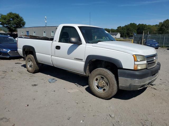 Photo 3 VIN: 1GCHC24U75E344969 - CHEVROLET SILVERADO 