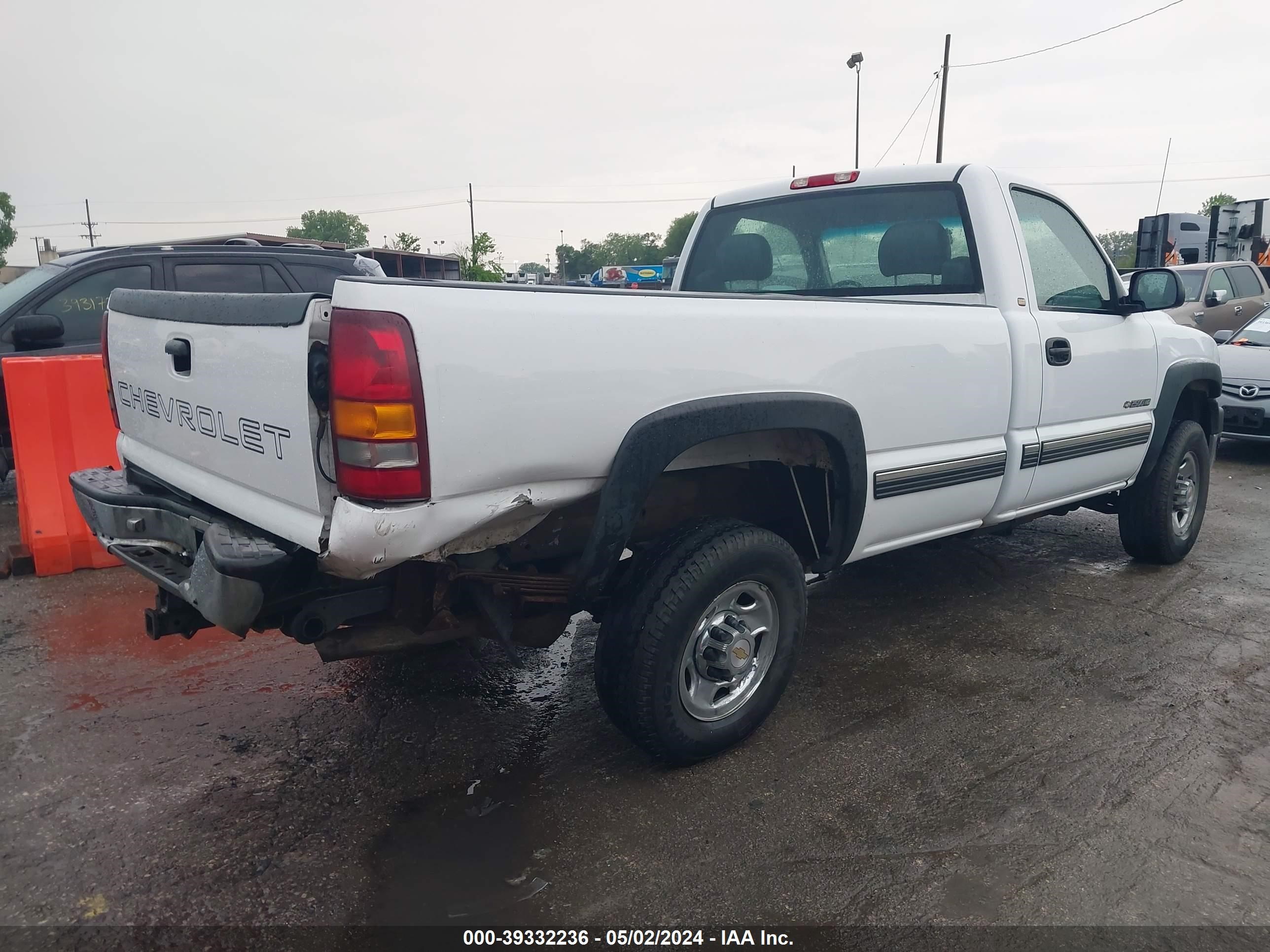 Photo 3 VIN: 1GCHC24U81E251226 - CHEVROLET SILVERADO 