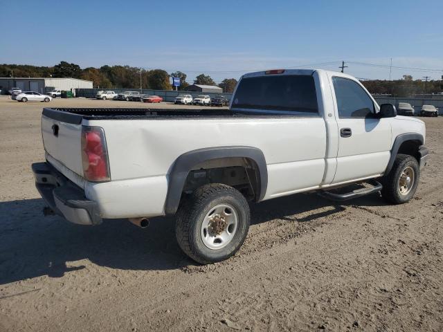 Photo 2 VIN: 1GCHC24U85E200198 - CHEVROLET SILVERADO 