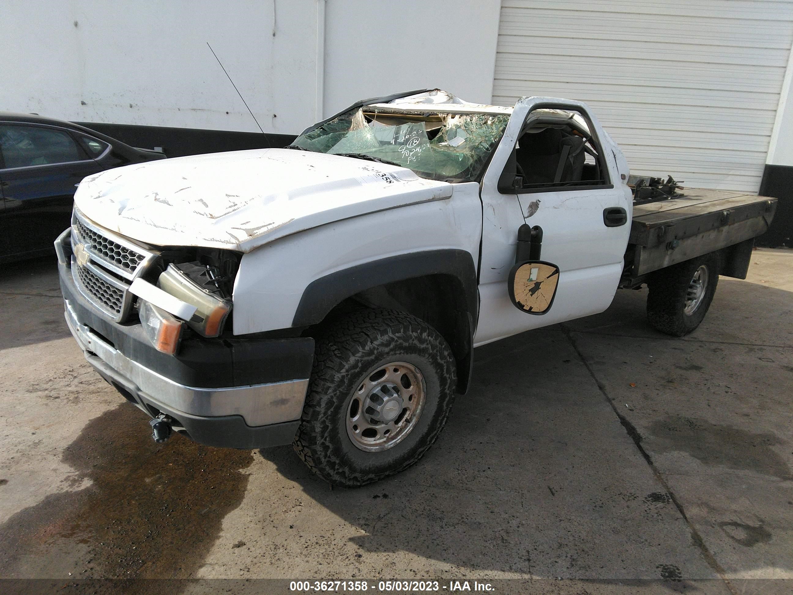 Photo 1 VIN: 1GCHC24U95E280658 - CHEVROLET SILVERADO 