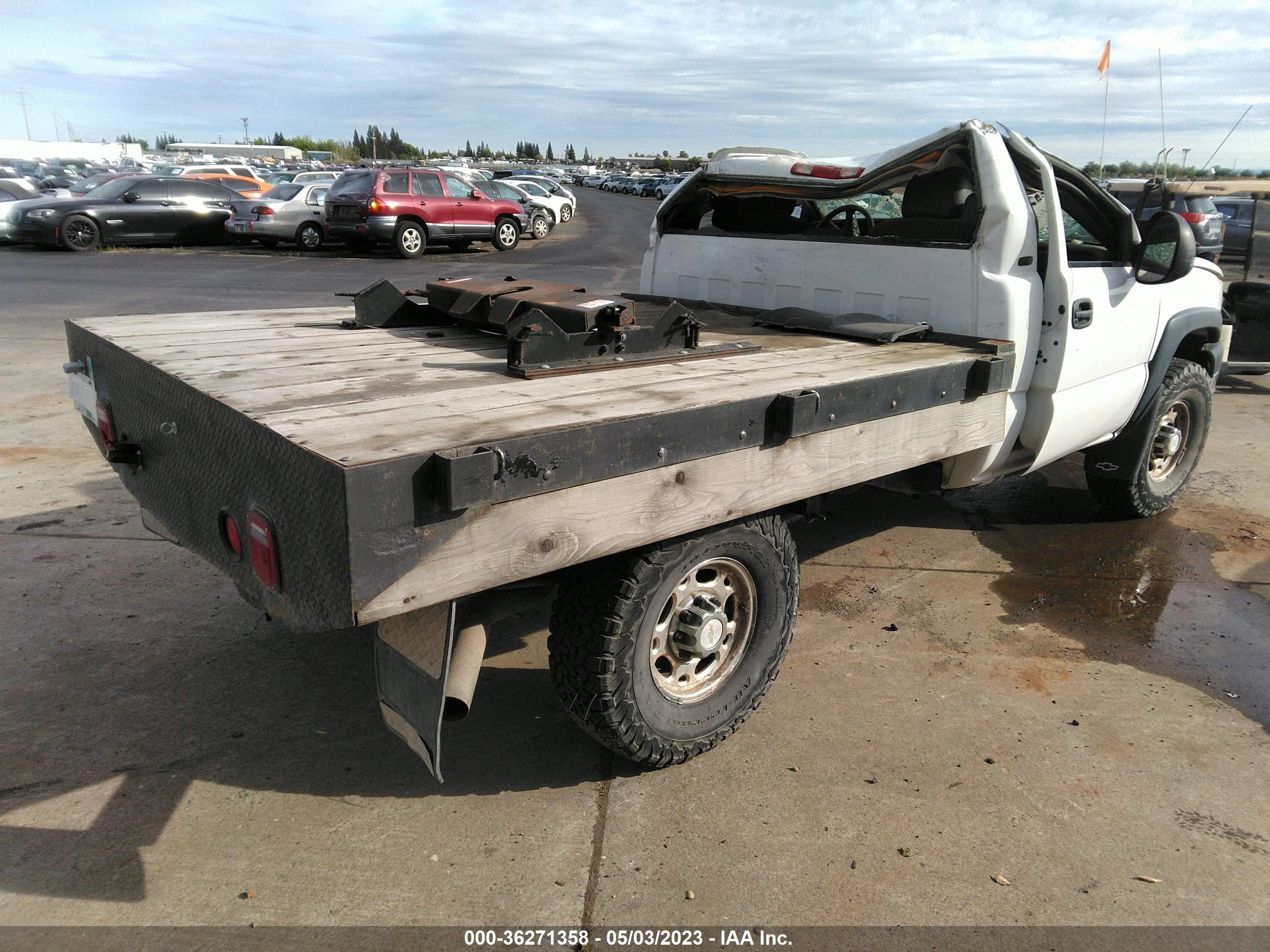 Photo 3 VIN: 1GCHC24U95E280658 - CHEVROLET SILVERADO 