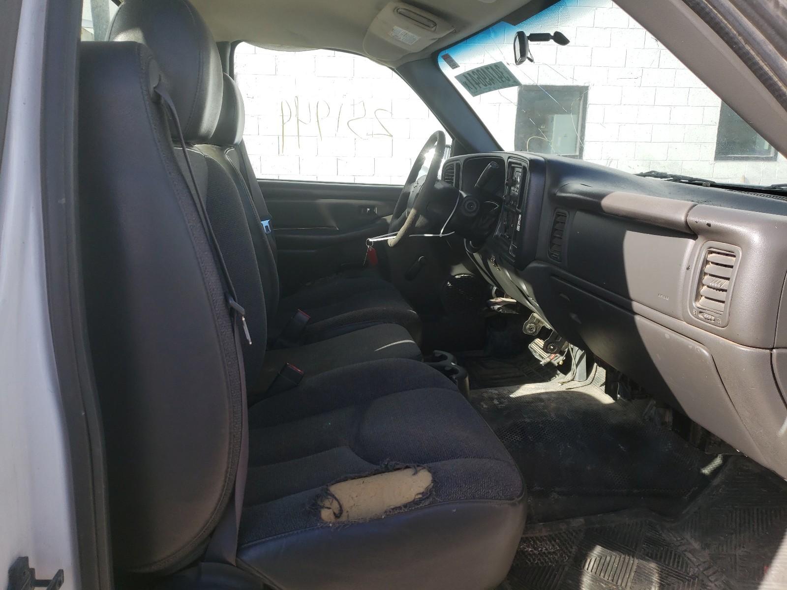 Photo 4 VIN: 1GCHC24UX3E285462 - CHEVROLET SILVERADO 