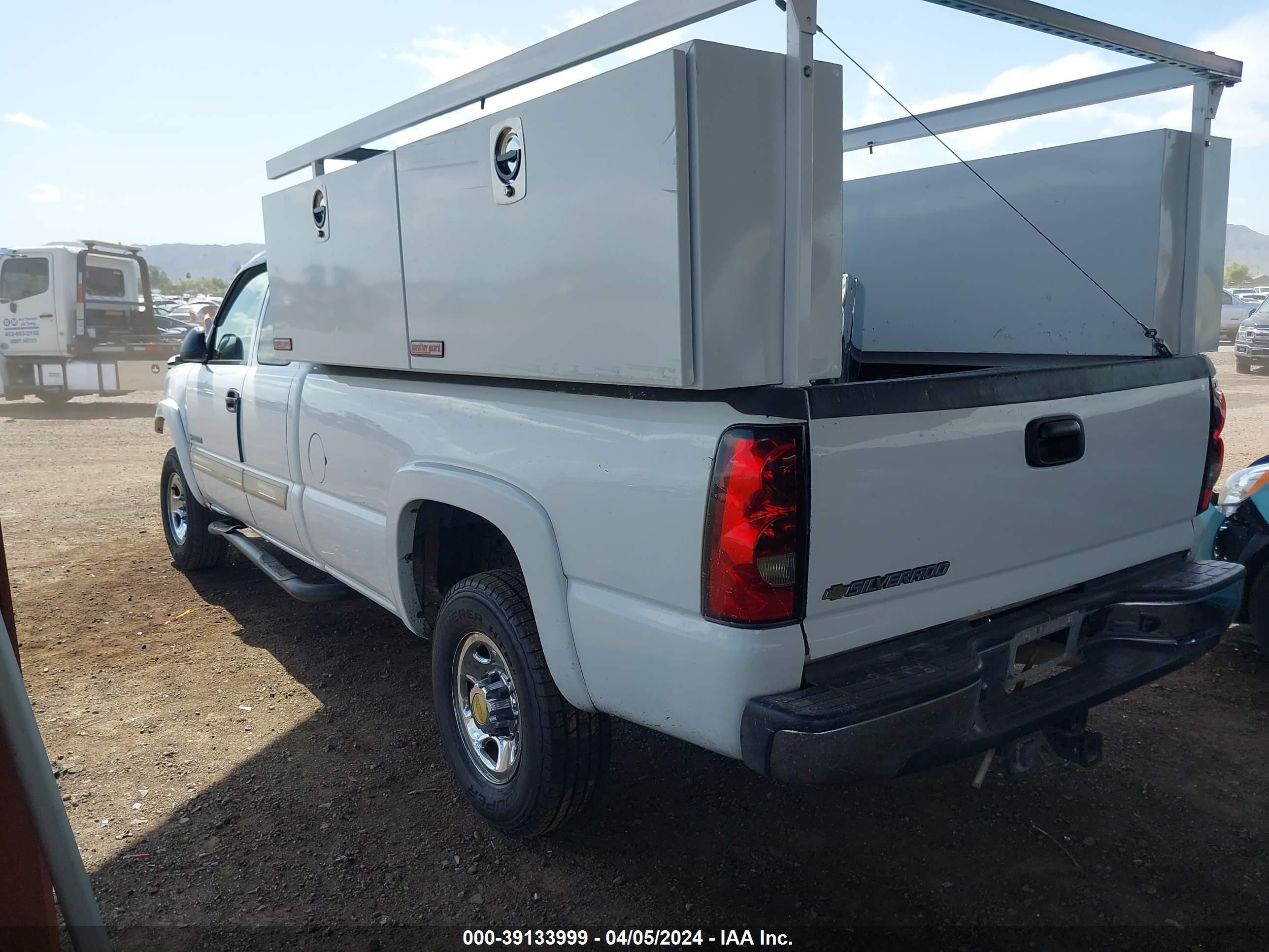 Photo 2 VIN: 1GCHC29G96E151209 - CHEVROLET SILVERADO 