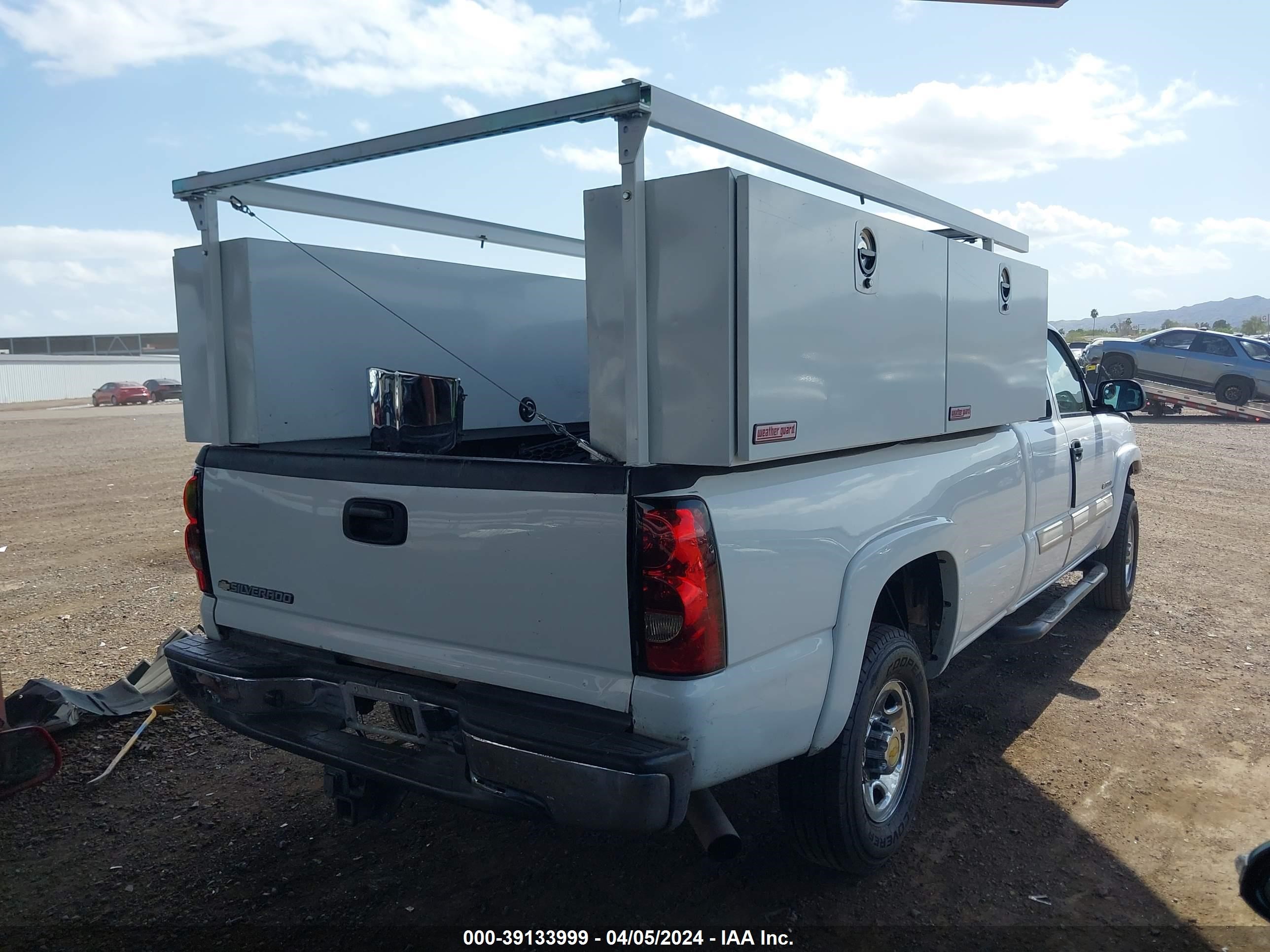 Photo 3 VIN: 1GCHC29G96E151209 - CHEVROLET SILVERADO 