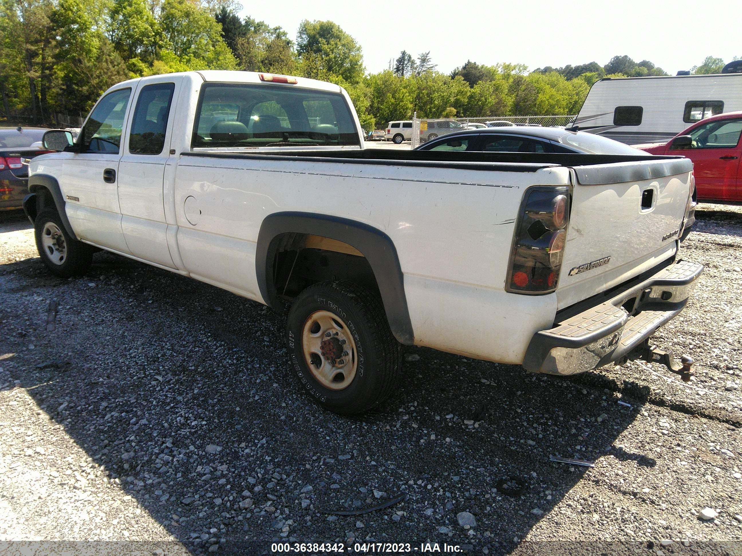 Photo 2 VIN: 1GCHC29U03E100893 - CHEVROLET SILVERADO 