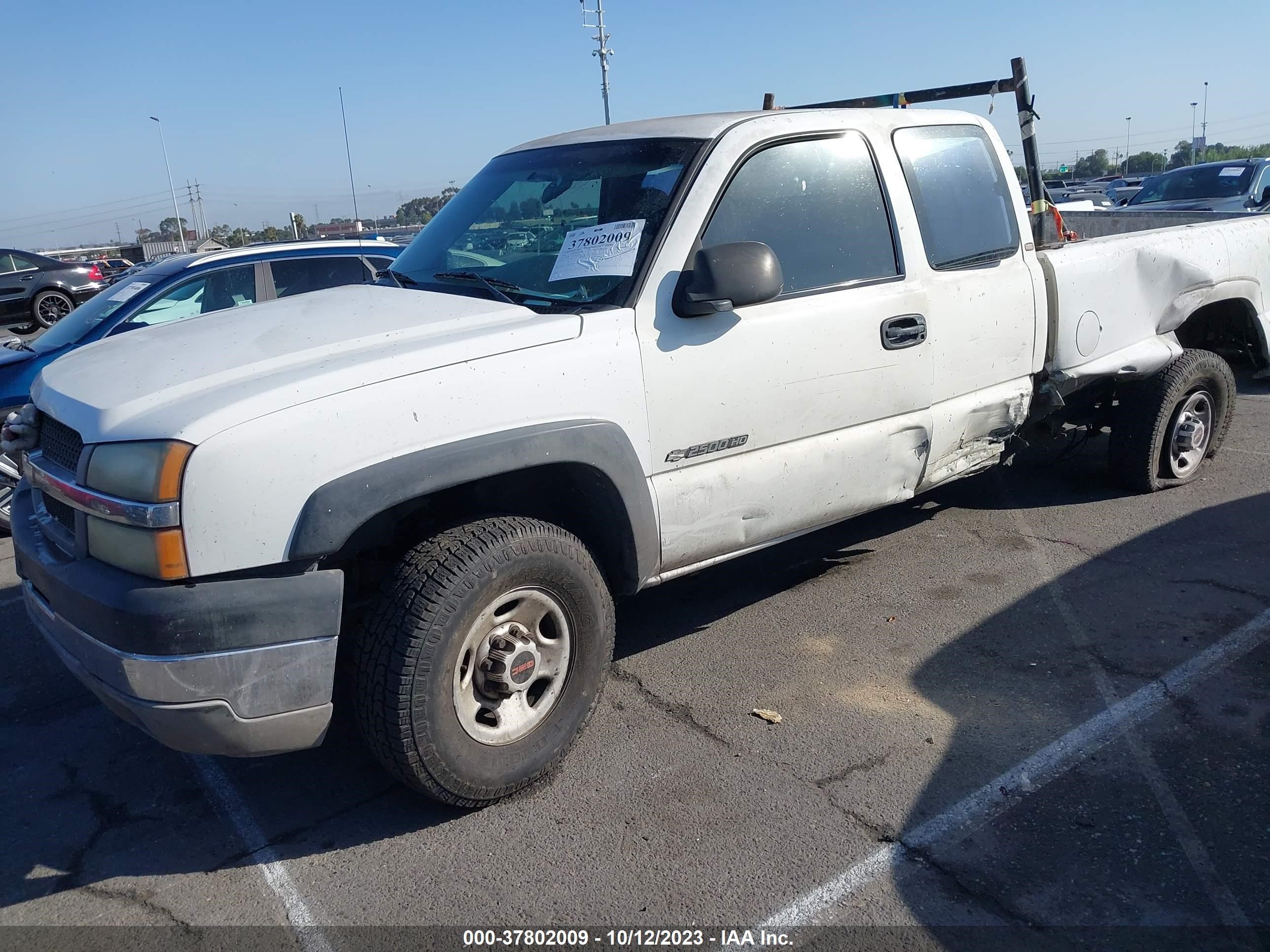 Photo 1 VIN: 1GCHC29U13E215874 - CHEVROLET SILVERADO 