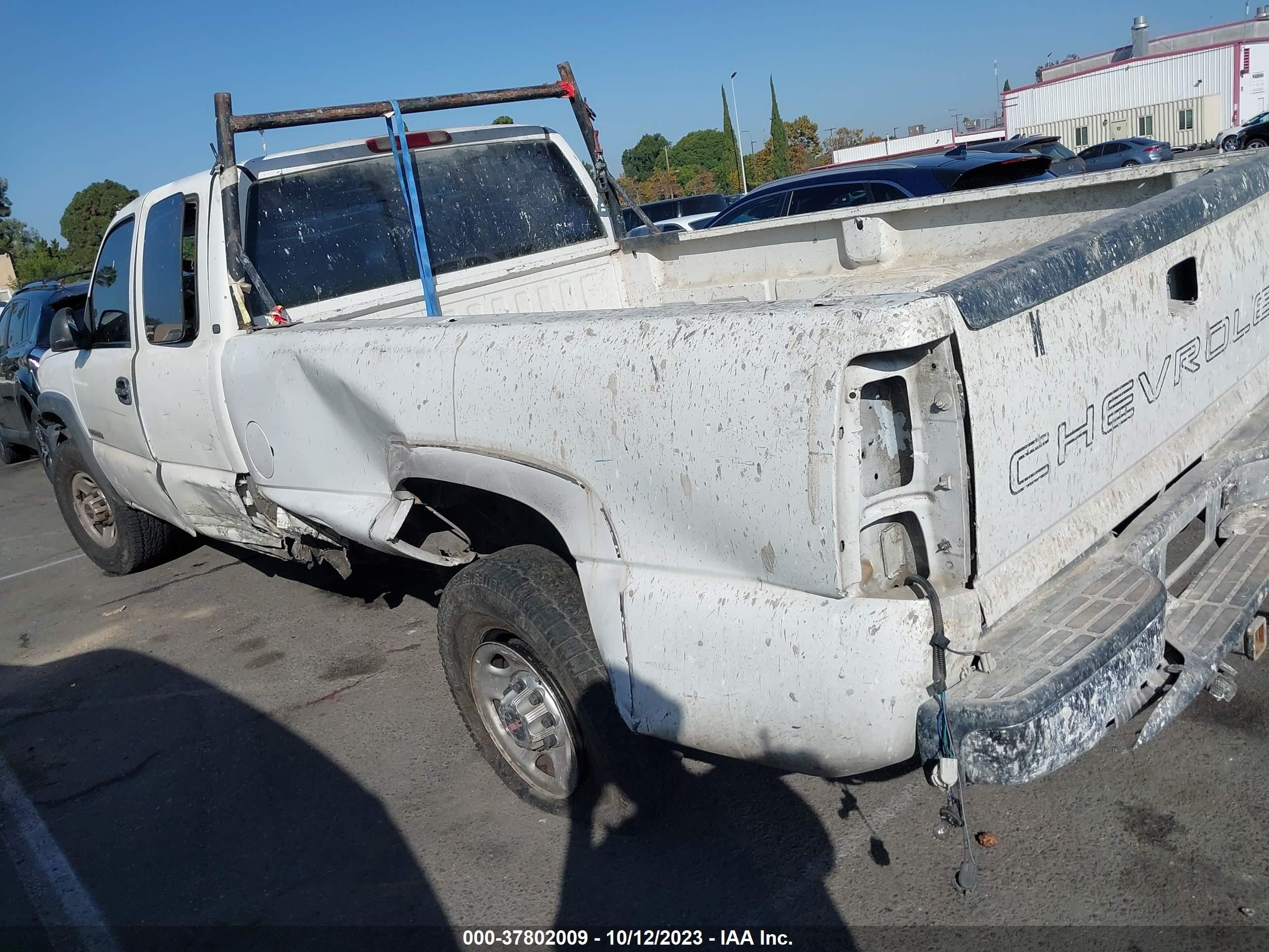 Photo 2 VIN: 1GCHC29U13E215874 - CHEVROLET SILVERADO 