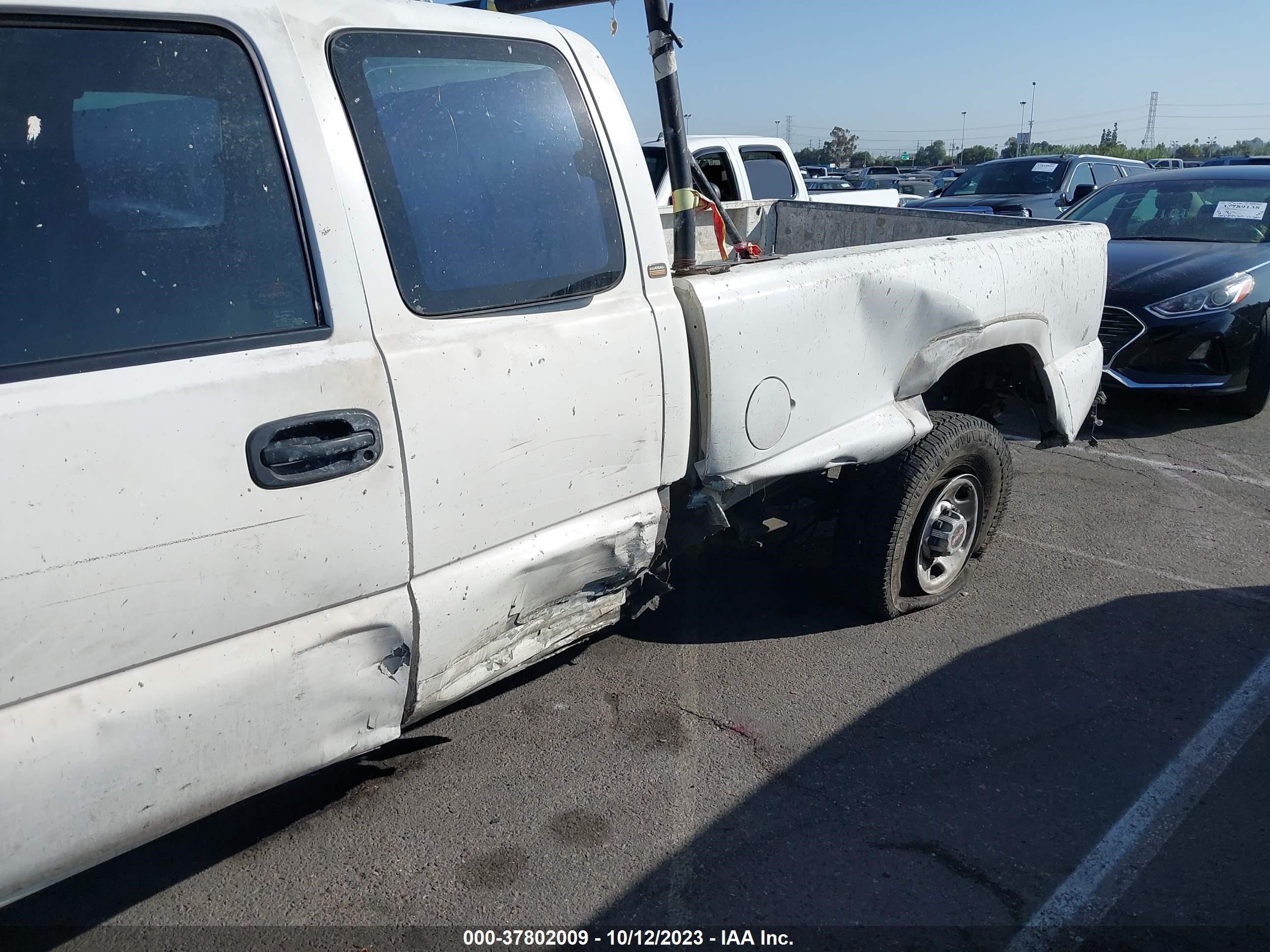 Photo 5 VIN: 1GCHC29U13E215874 - CHEVROLET SILVERADO 