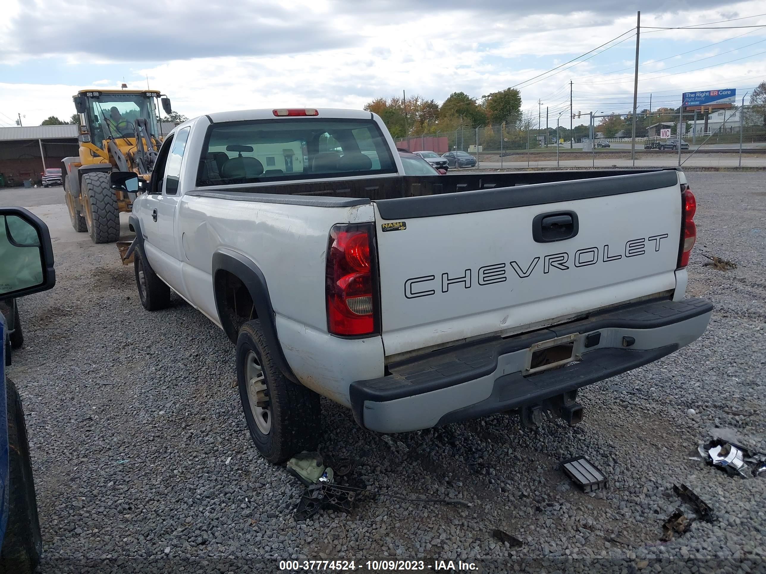 Photo 2 VIN: 1GCHC29U16E210520 - CHEVROLET SILVERADO 