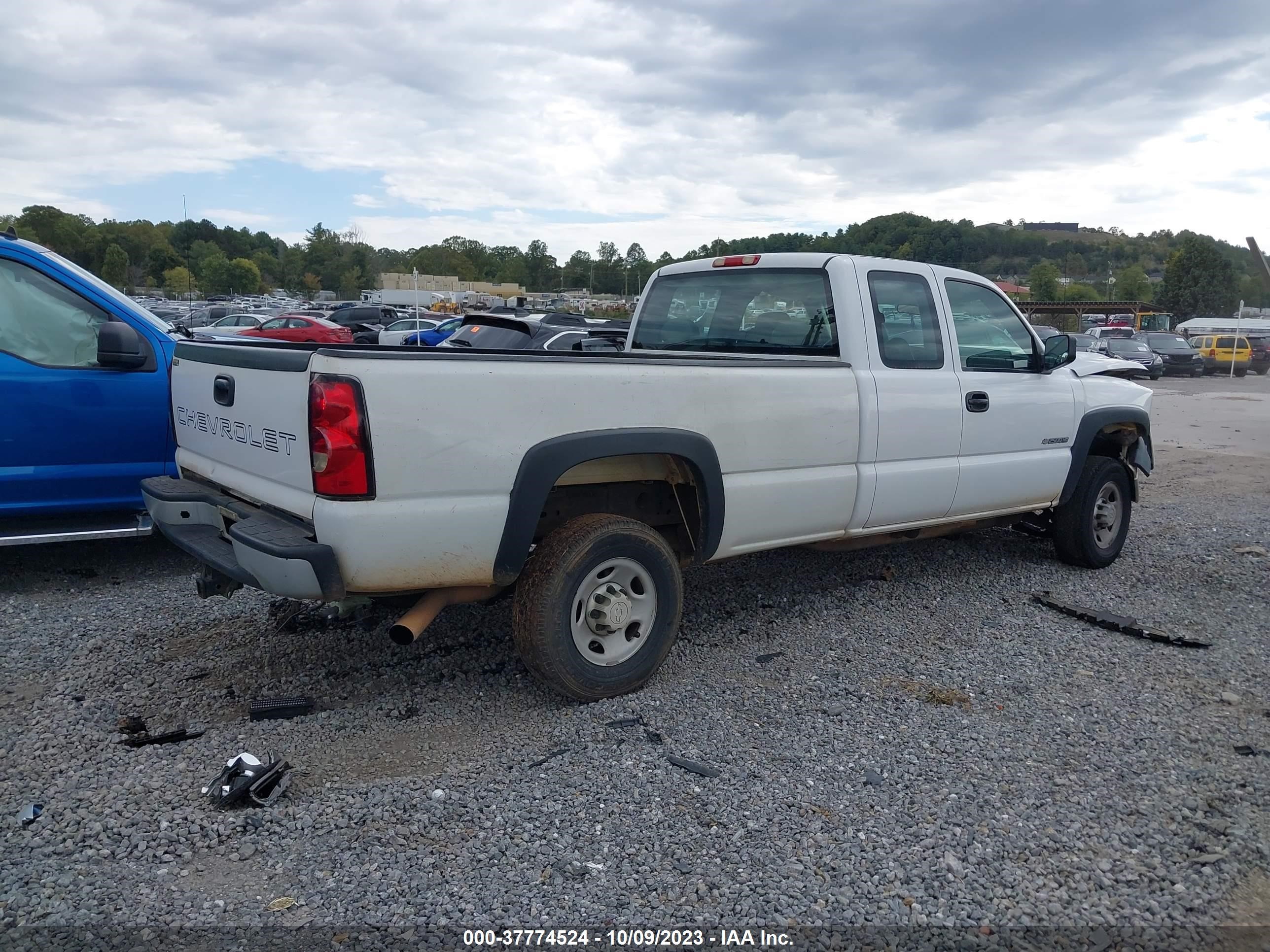 Photo 3 VIN: 1GCHC29U16E210520 - CHEVROLET SILVERADO 