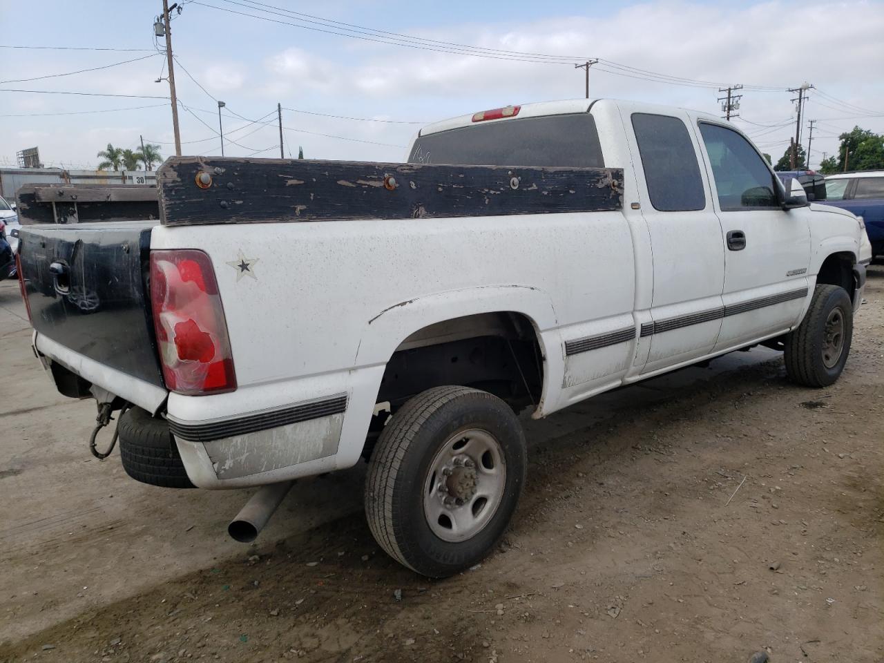 Photo 2 VIN: 1GCHC29U33E327138 - CHEVROLET SILVERADO 