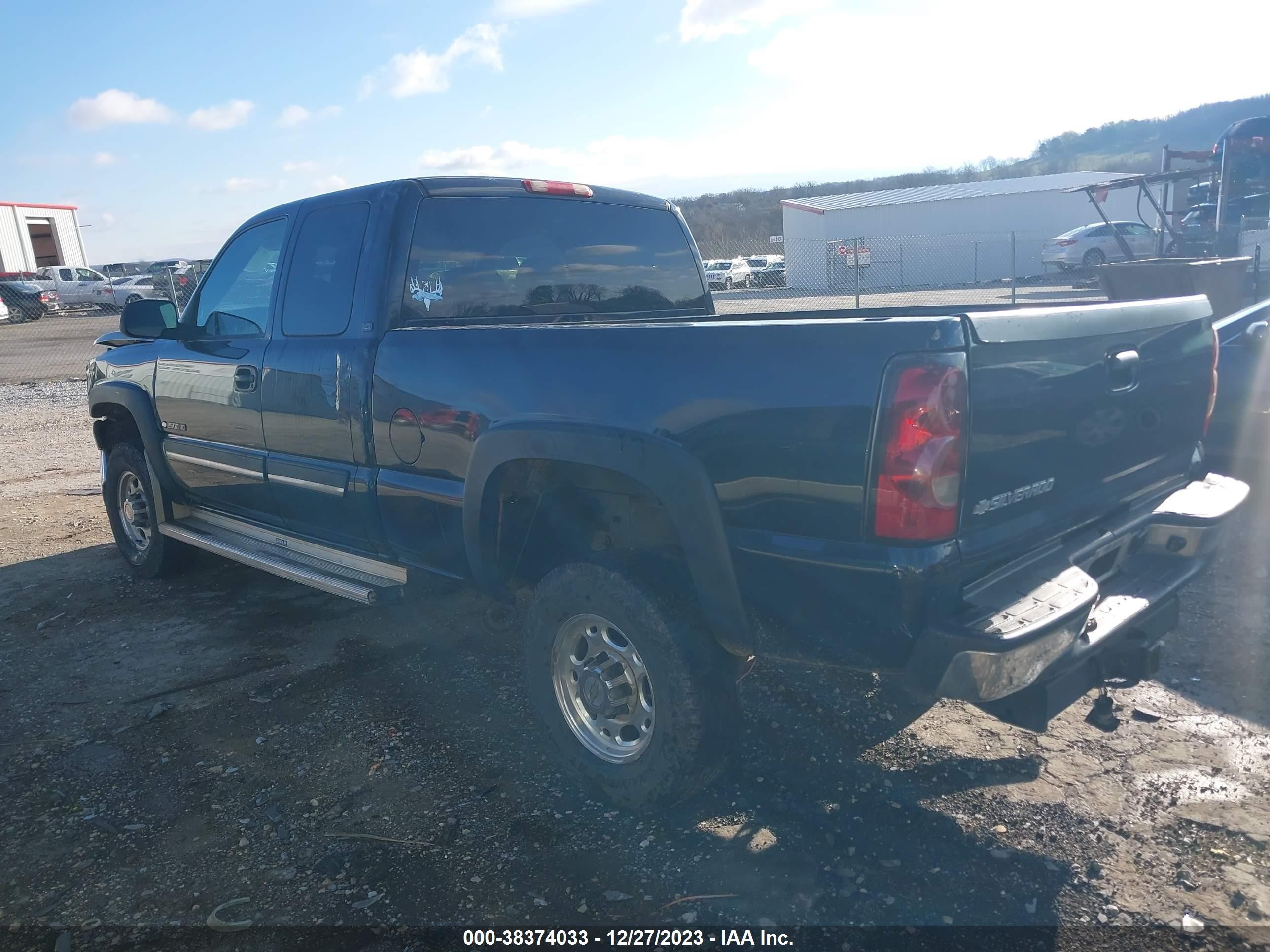 Photo 2 VIN: 1GCHC29U36E118549 - CHEVROLET SILVERADO 