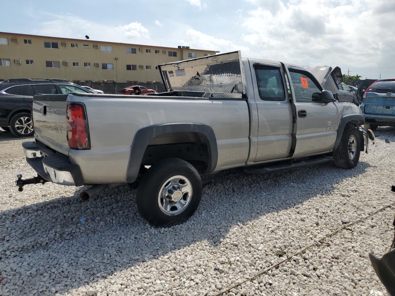 Photo 2 VIN: 1GCHC29U36E253367 - CHEVROLET SILVERADO 