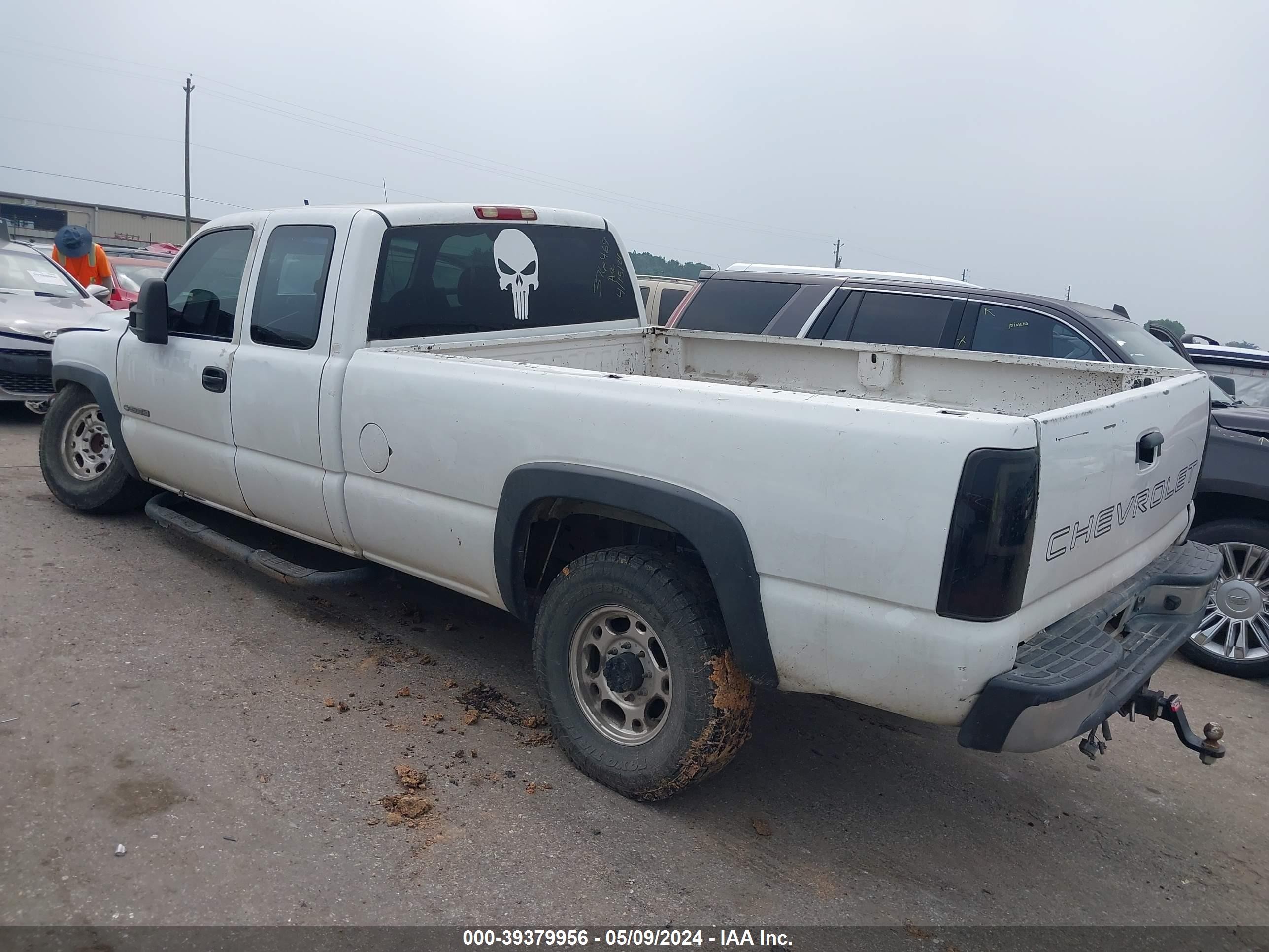 Photo 2 VIN: 1GCHC29U41E332068 - CHEVROLET SILVERADO 