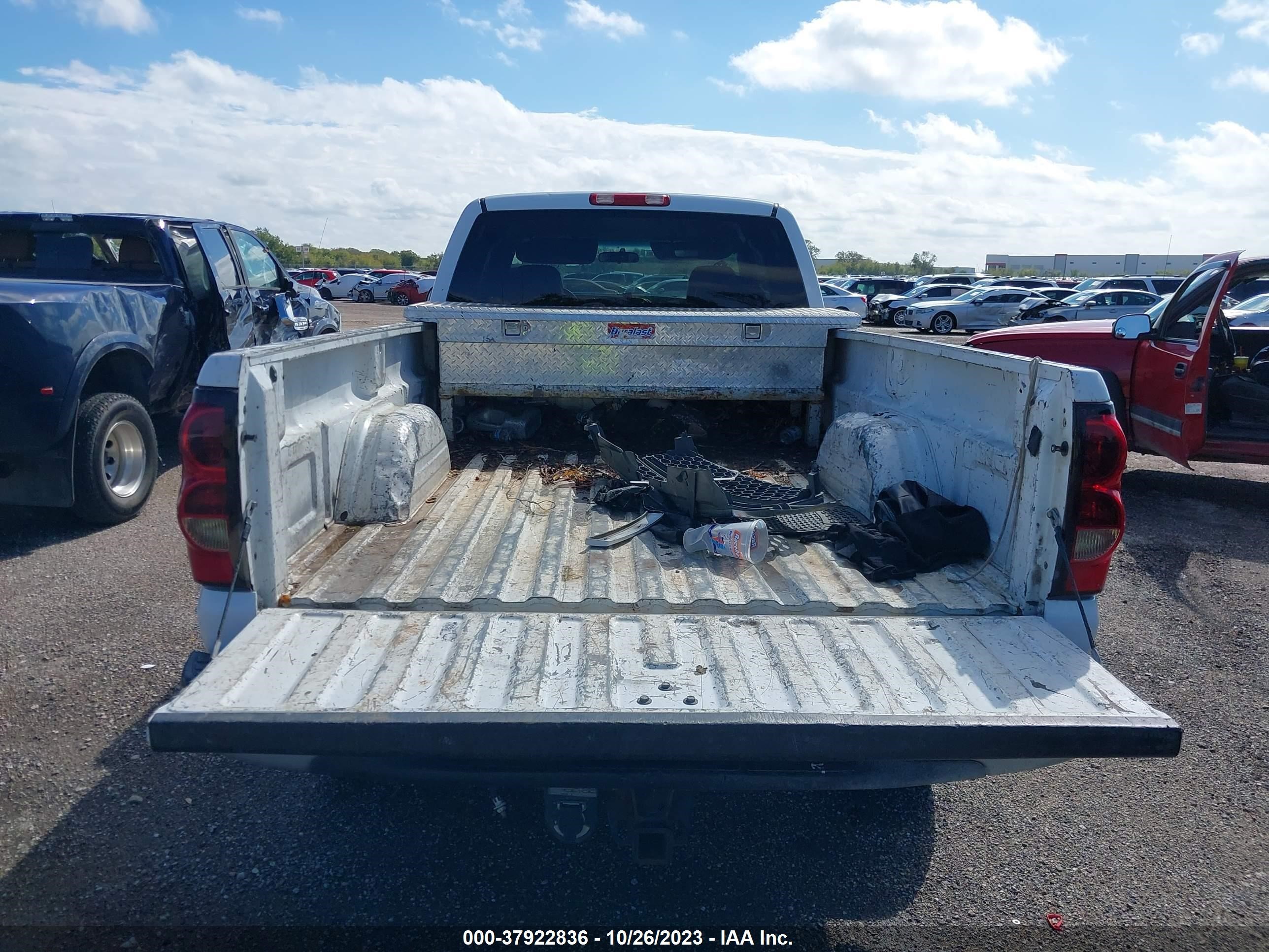 Photo 11 VIN: 1GCHC29U45E118560 - CHEVROLET SILVERADO 