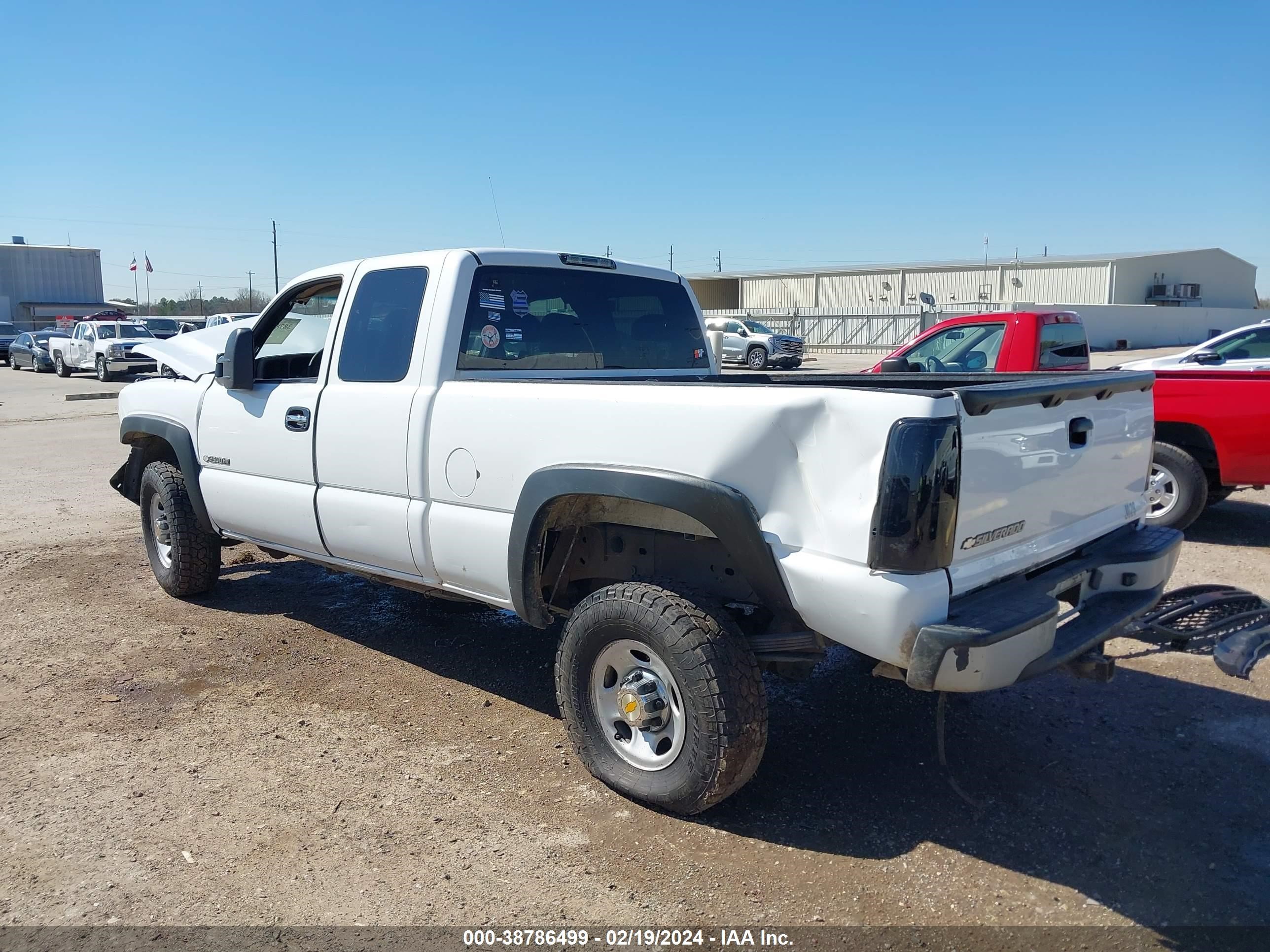 Photo 2 VIN: 1GCHC29U45E231912 - CHEVROLET SILVERADO 