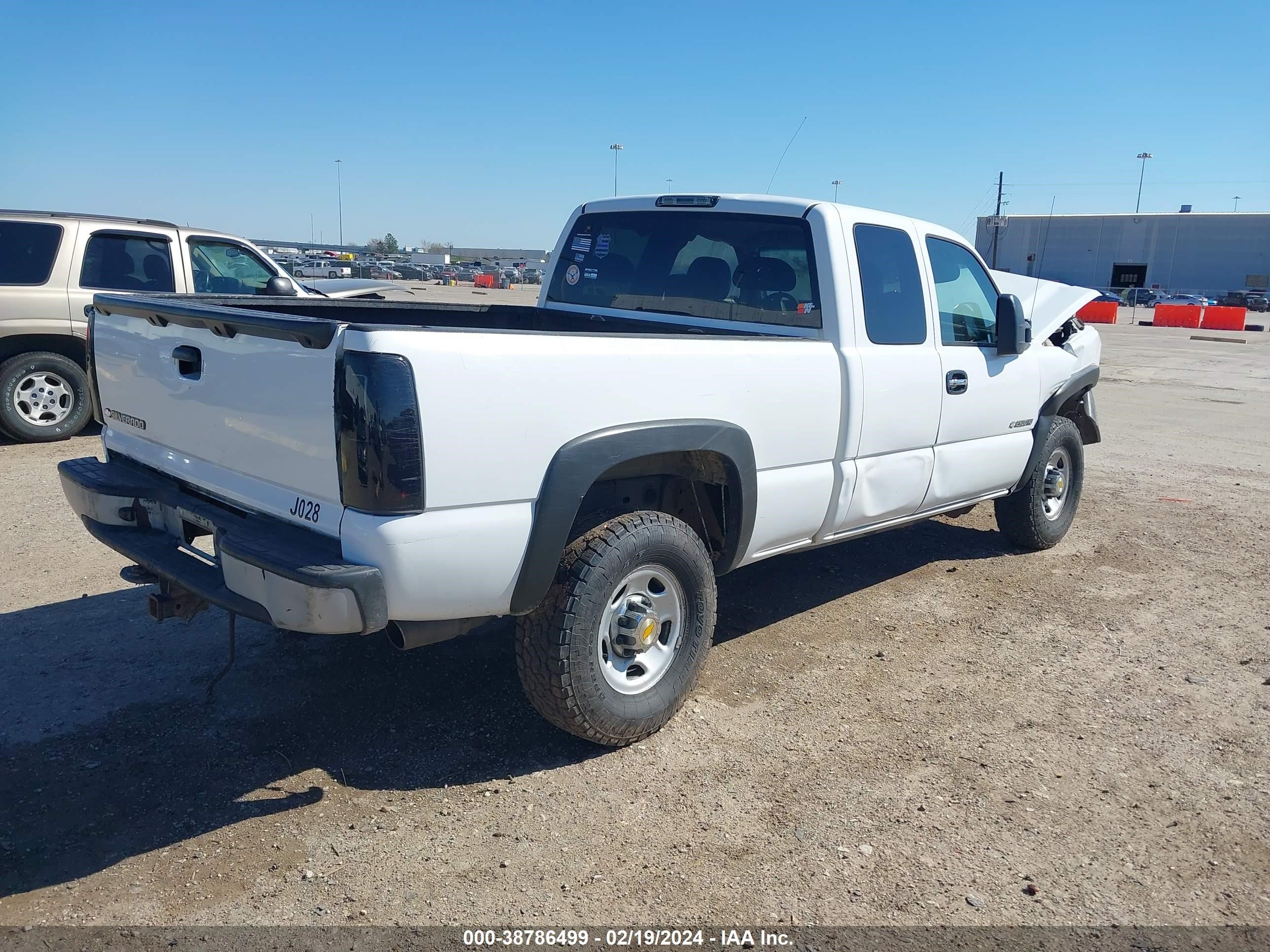 Photo 3 VIN: 1GCHC29U45E231912 - CHEVROLET SILVERADO 