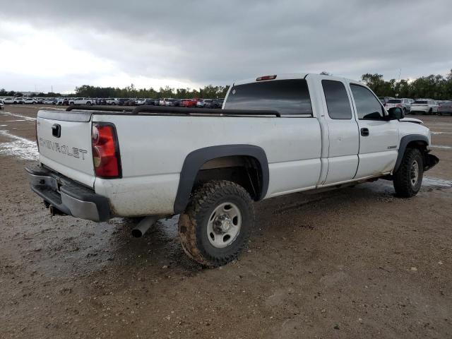 Photo 2 VIN: 1GCHC29U45E303160 - CHEVROLET SILVERADO 