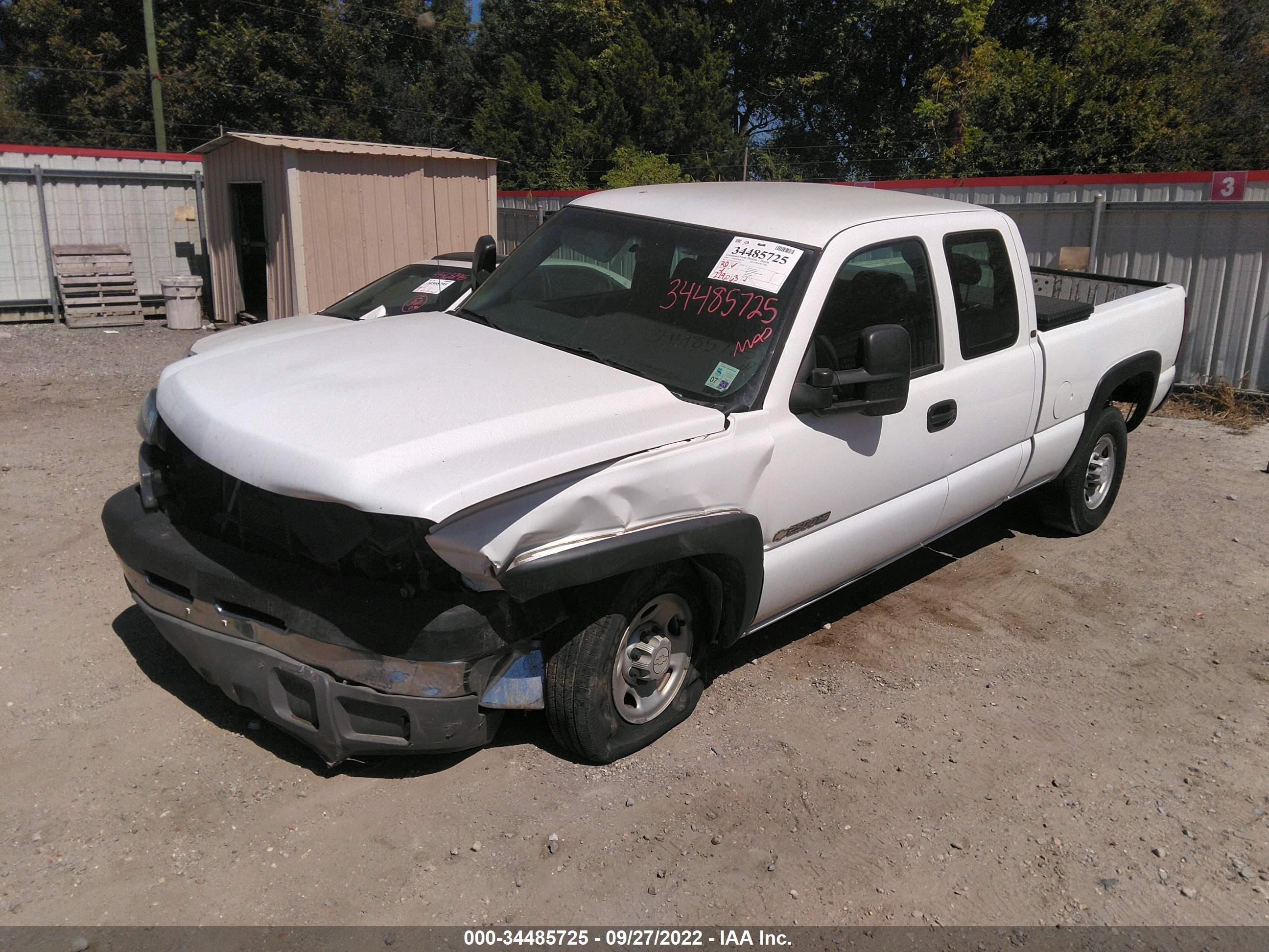 Photo 1 VIN: 1GCHC29U45E305667 - CHEVROLET SILVERADO 