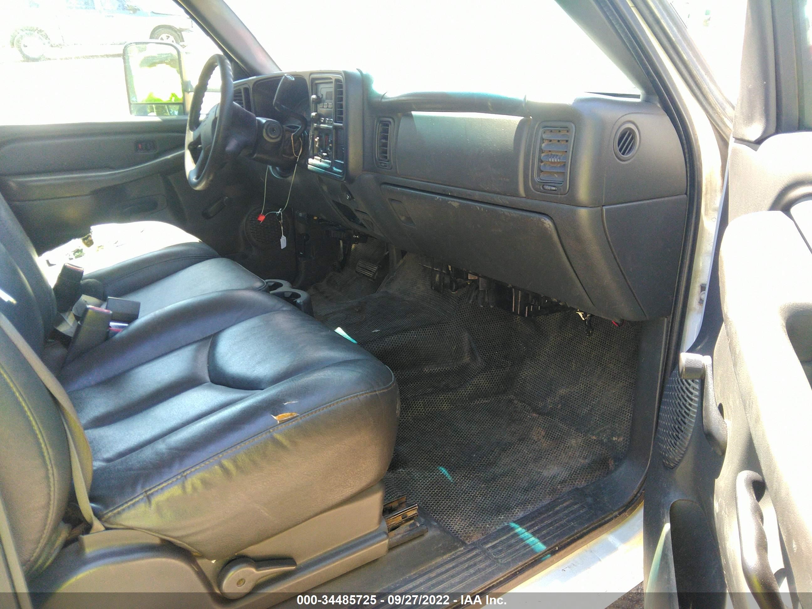 Photo 4 VIN: 1GCHC29U45E305667 - CHEVROLET SILVERADO 