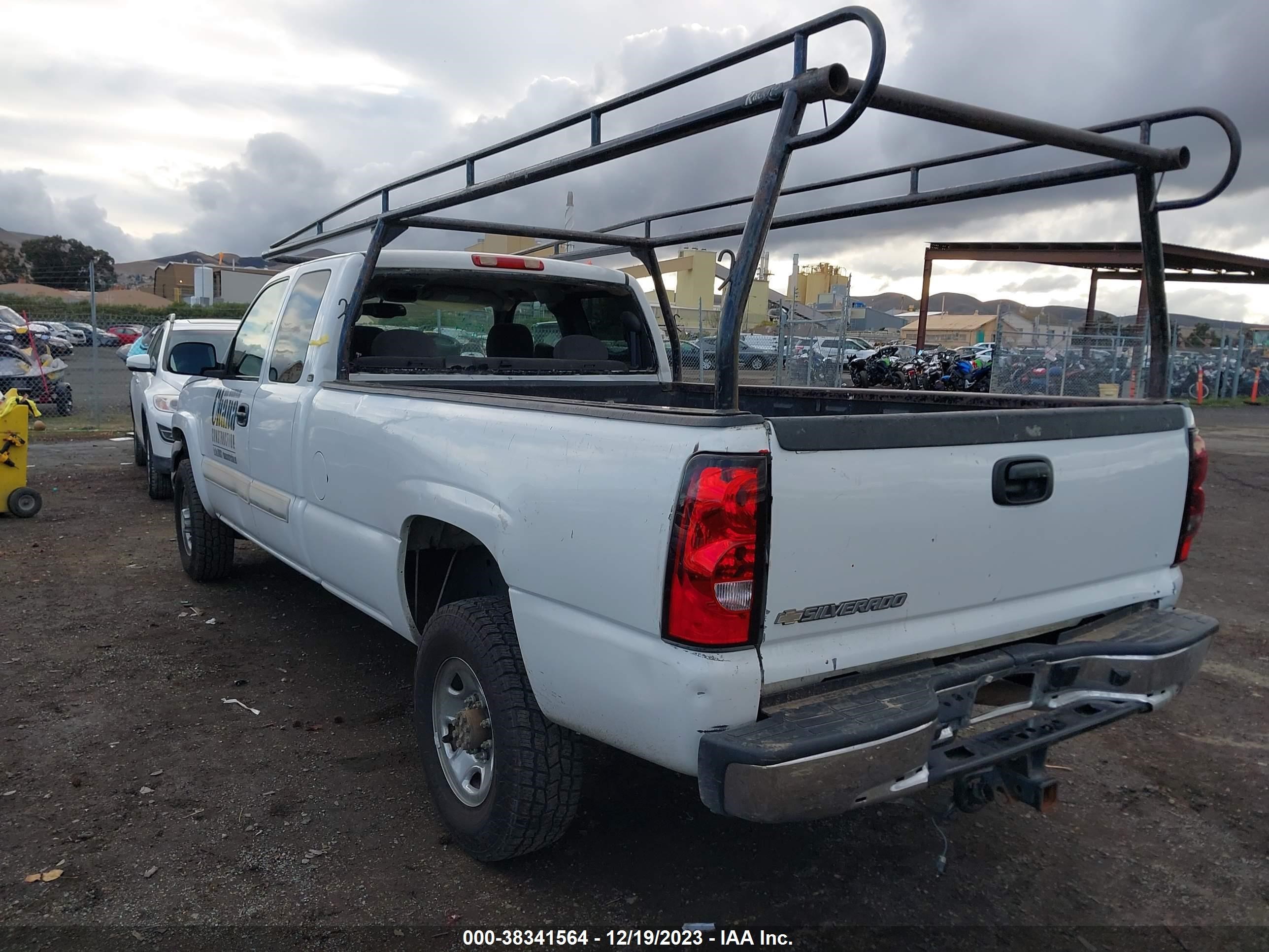 Photo 2 VIN: 1GCHC29U46E188349 - CHEVROLET SILVERADO 