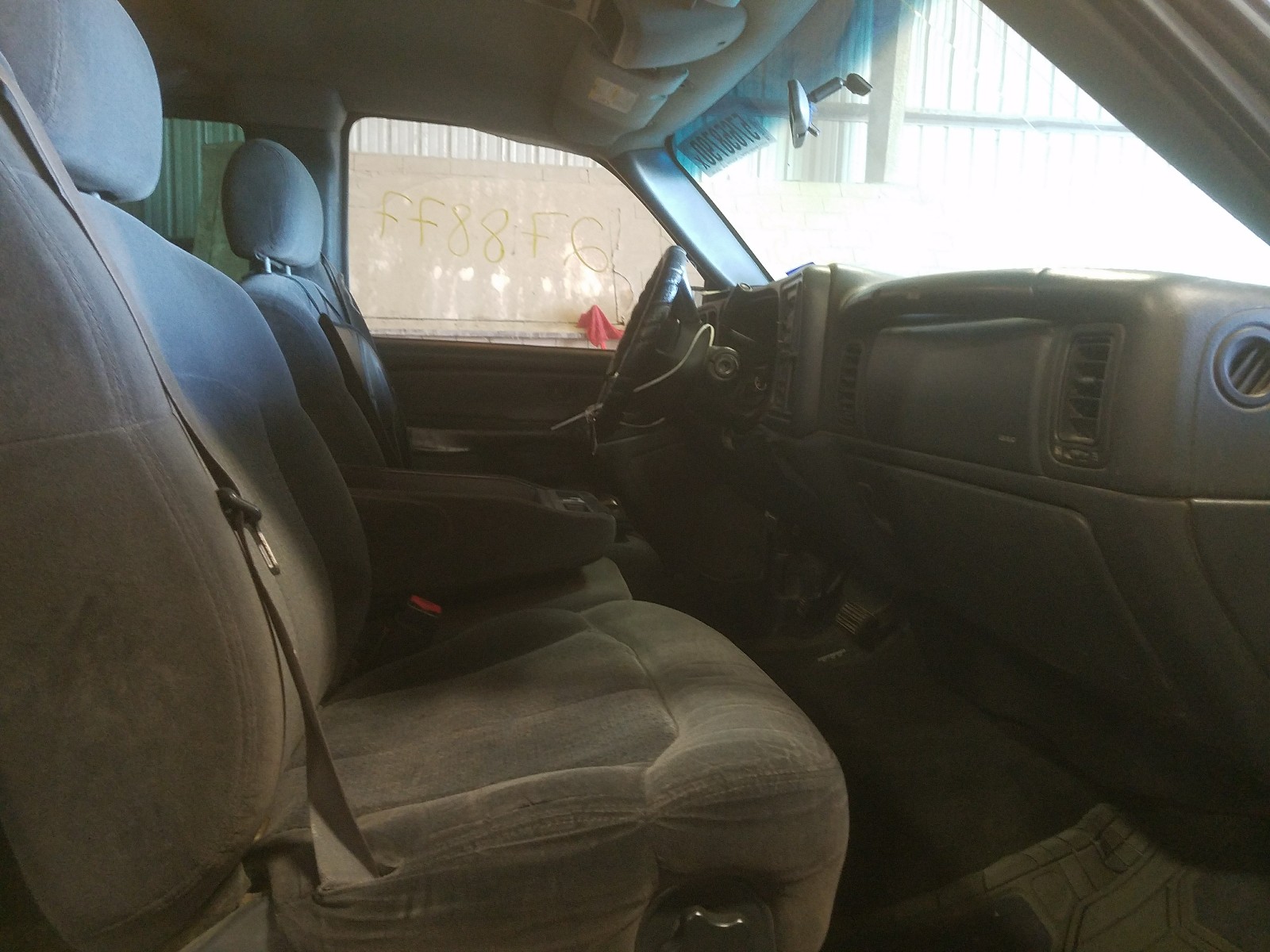 Photo 4 VIN: 1GCHC29U52E136366 - CHEVROLET SILVERADO 