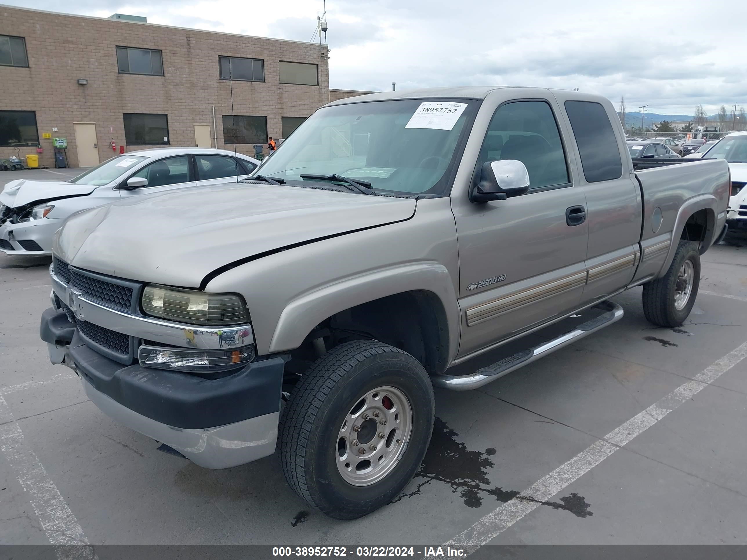 Photo 1 VIN: 1GCHC29U52Z116692 - CHEVROLET SILVERADO 