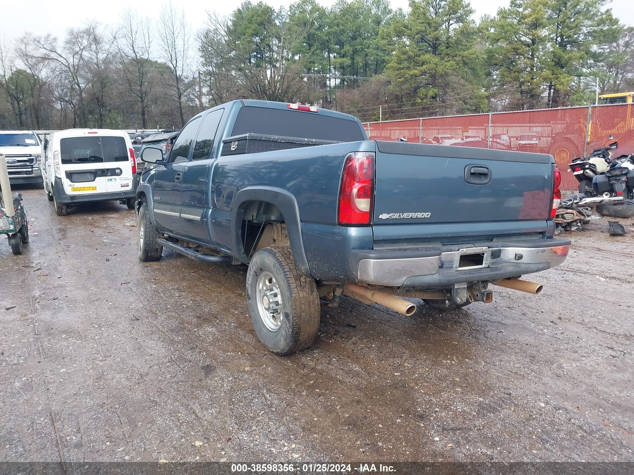 Photo 2 VIN: 1GCHC29U67E123665 - CHEVROLET SILVERADO 