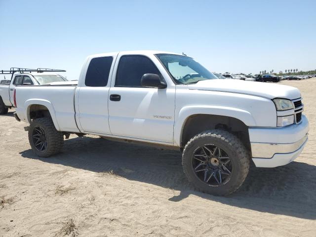 Photo 3 VIN: 1GCHC29U85E102409 - CHEVROLET SILVERADO 