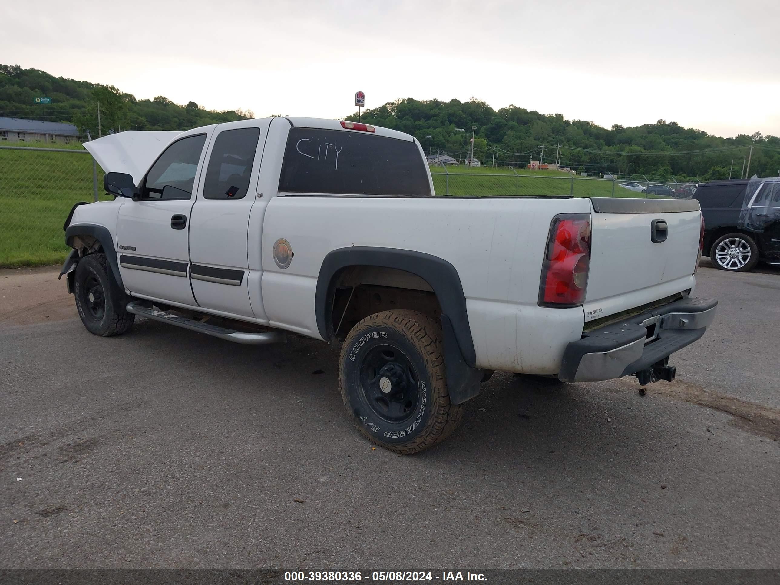 Photo 2 VIN: 1GCHC29U85E313593 - CHEVROLET SILVERADO 