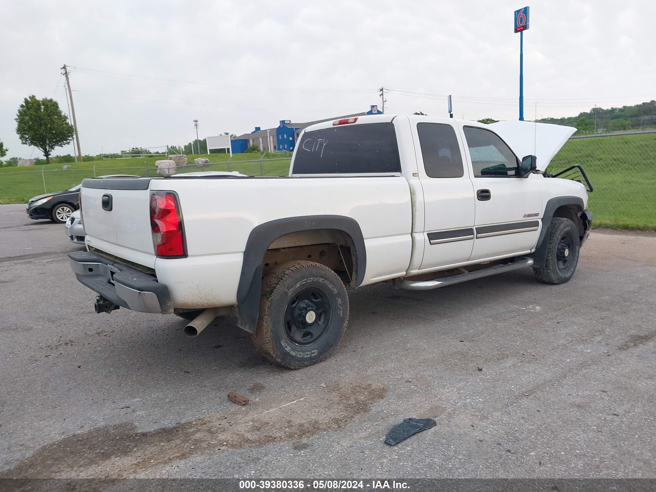 Photo 3 VIN: 1GCHC29U85E313593 - CHEVROLET SILVERADO 