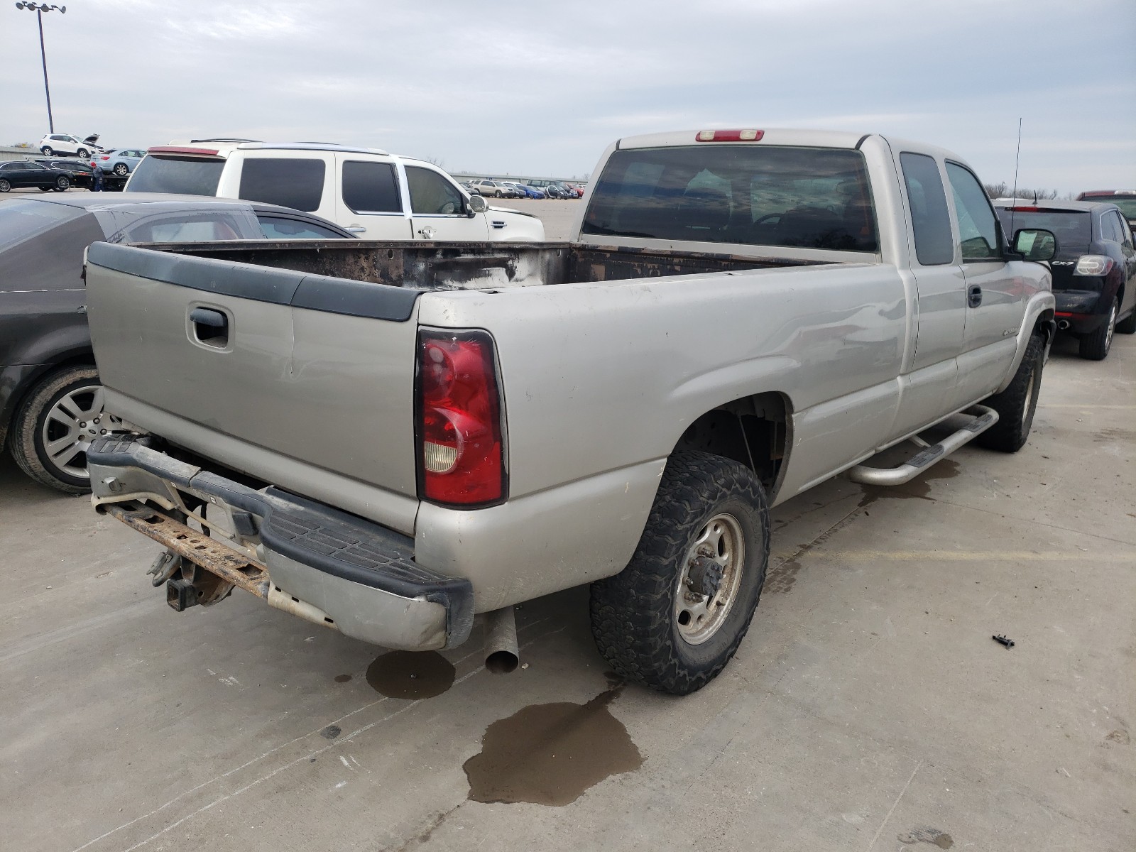 Photo 3 VIN: 1GCHC29U94E250423 - CHEVROLET SILVERADO 