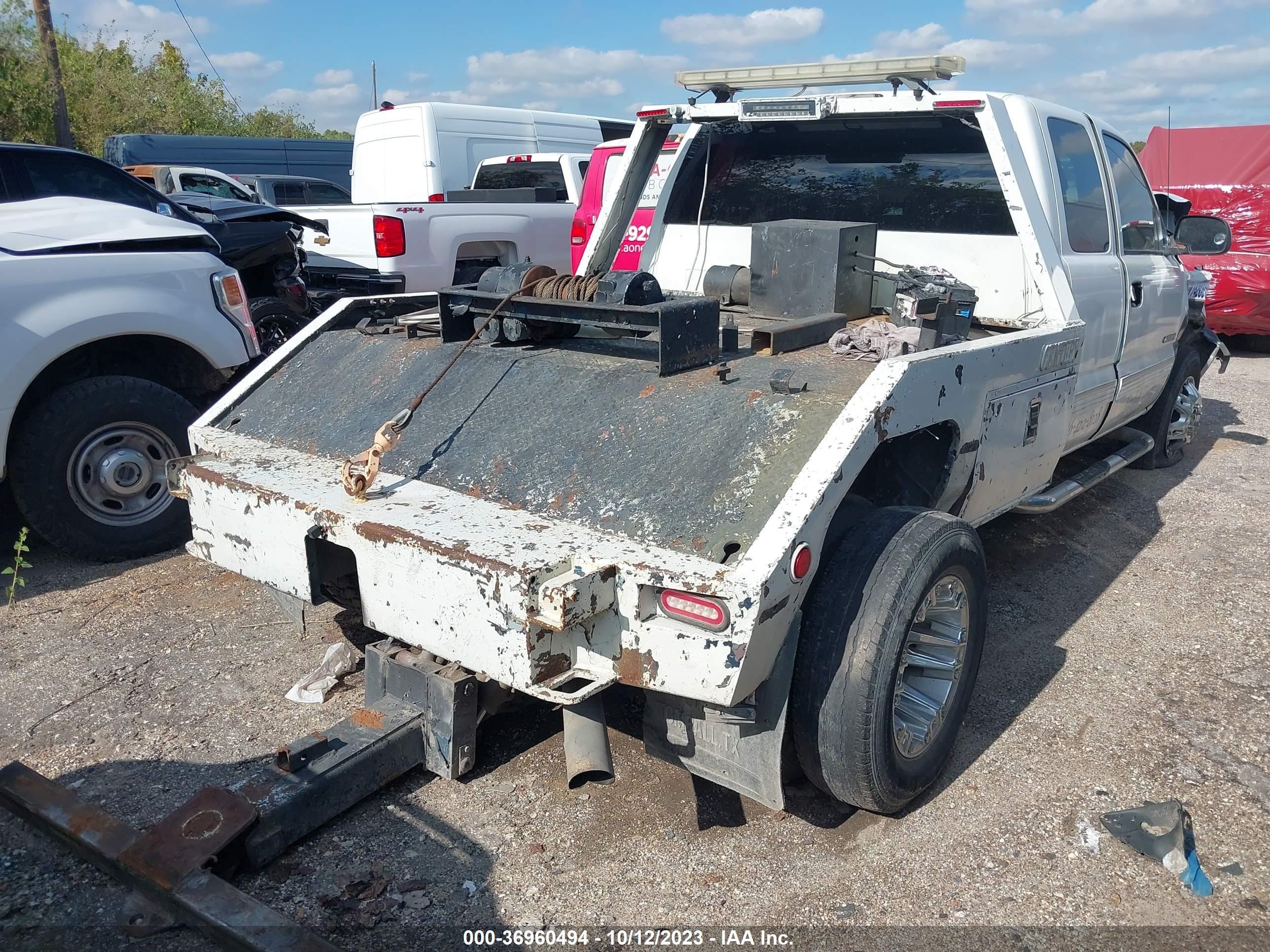 Photo 3 VIN: 1GCHC29UX1E146423 - CHEVROLET SILVERADO 