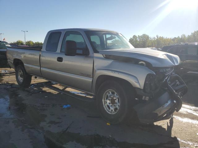 Photo 3 VIN: 1GCHC29UX2E233532 - CHEVROLET SILVERADO 