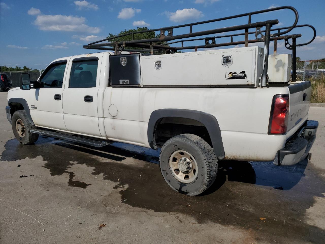 Photo 1 VIN: 1GCHC33D37F113586 - CHEVROLET SILVERADO 