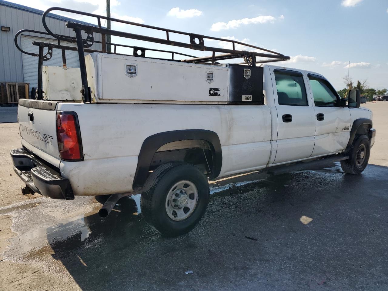 Photo 2 VIN: 1GCHC33D37F113586 - CHEVROLET SILVERADO 