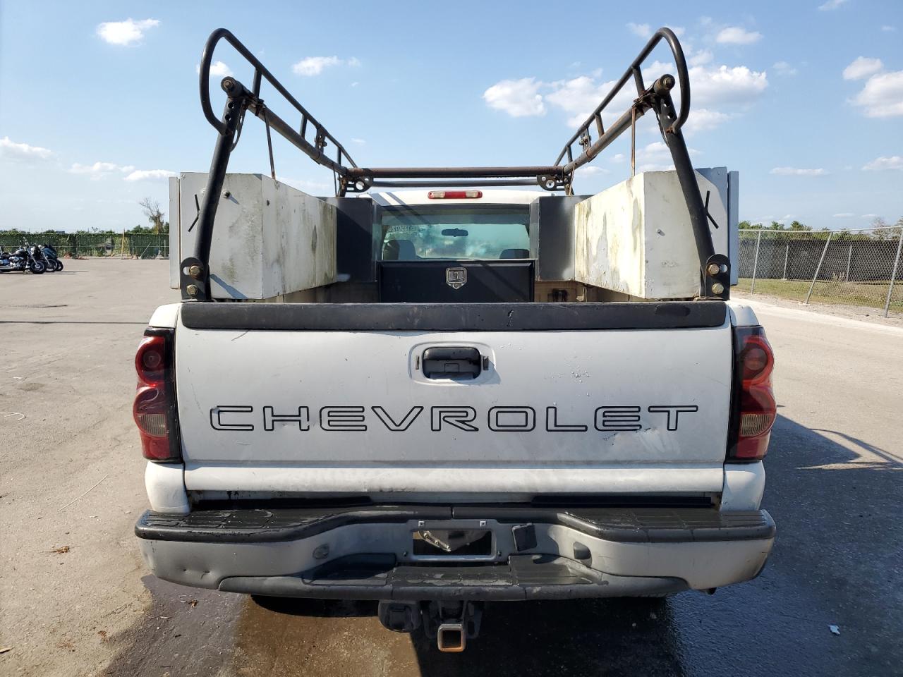 Photo 5 VIN: 1GCHC33D37F113586 - CHEVROLET SILVERADO 