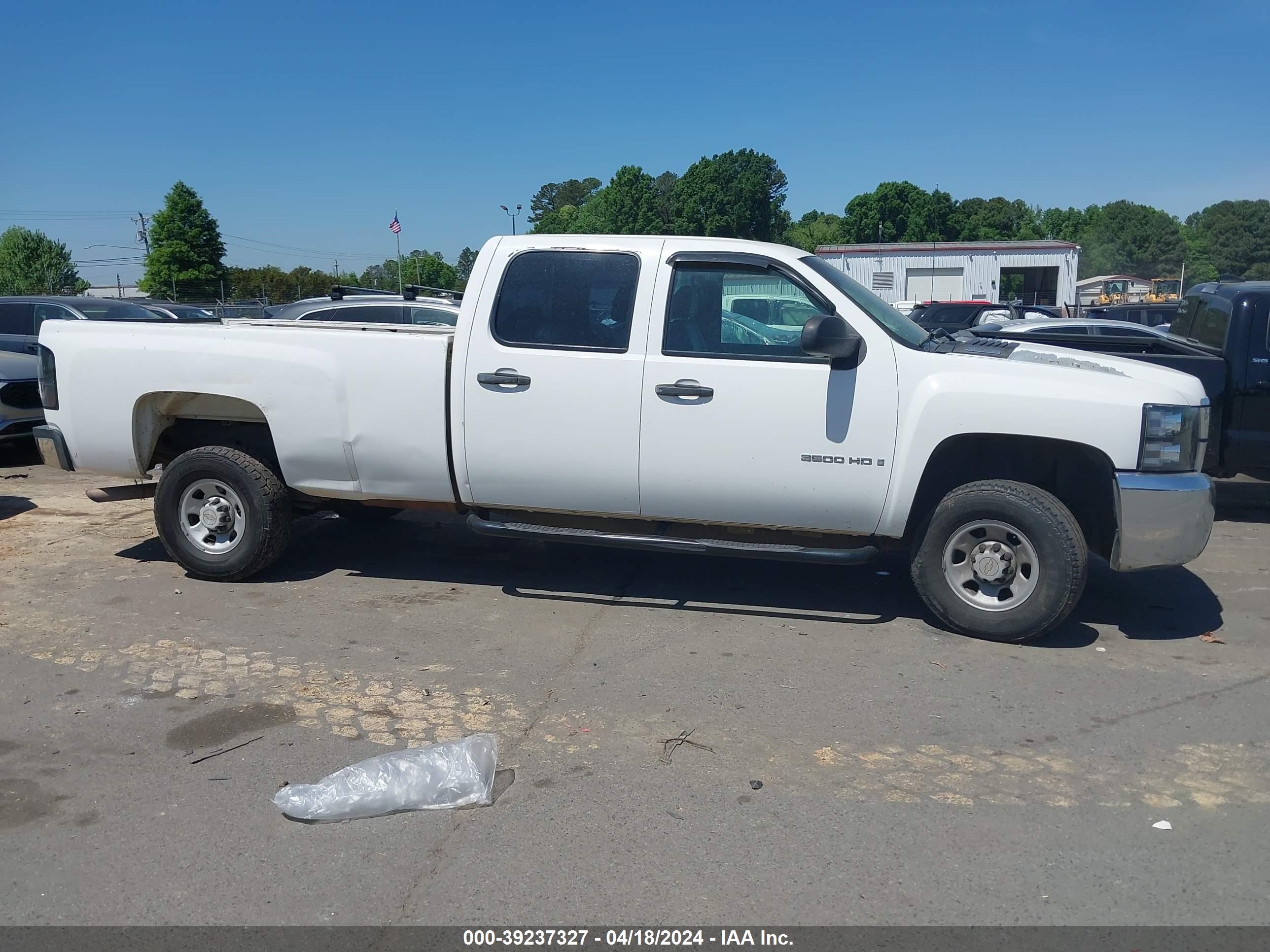 Photo 12 VIN: 1GCHC33KX7F537216 - CHEVROLET SILVERADO 