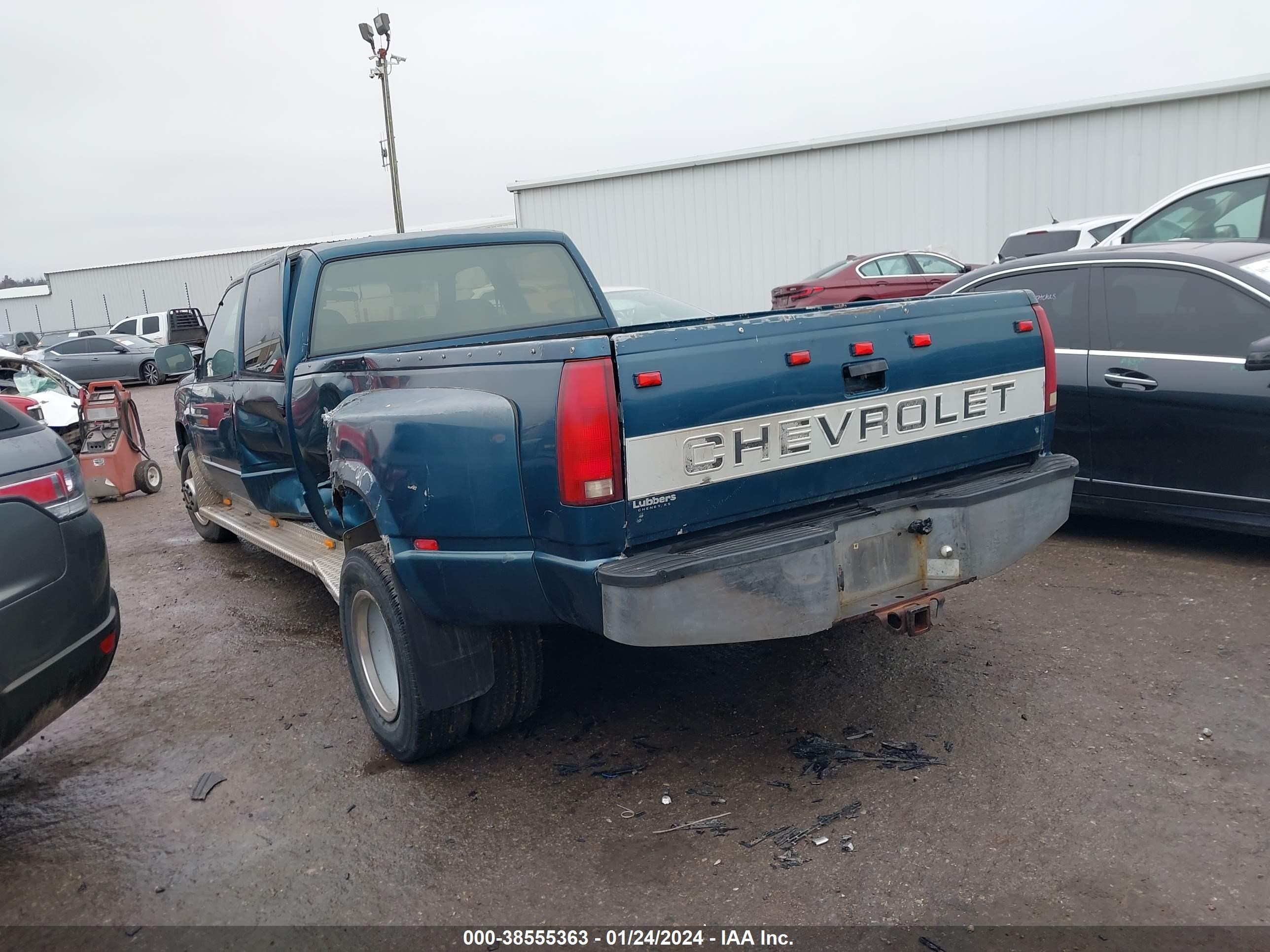 Photo 2 VIN: 1GCHC33N7PJ397858 - CHEVROLET GMT-400 