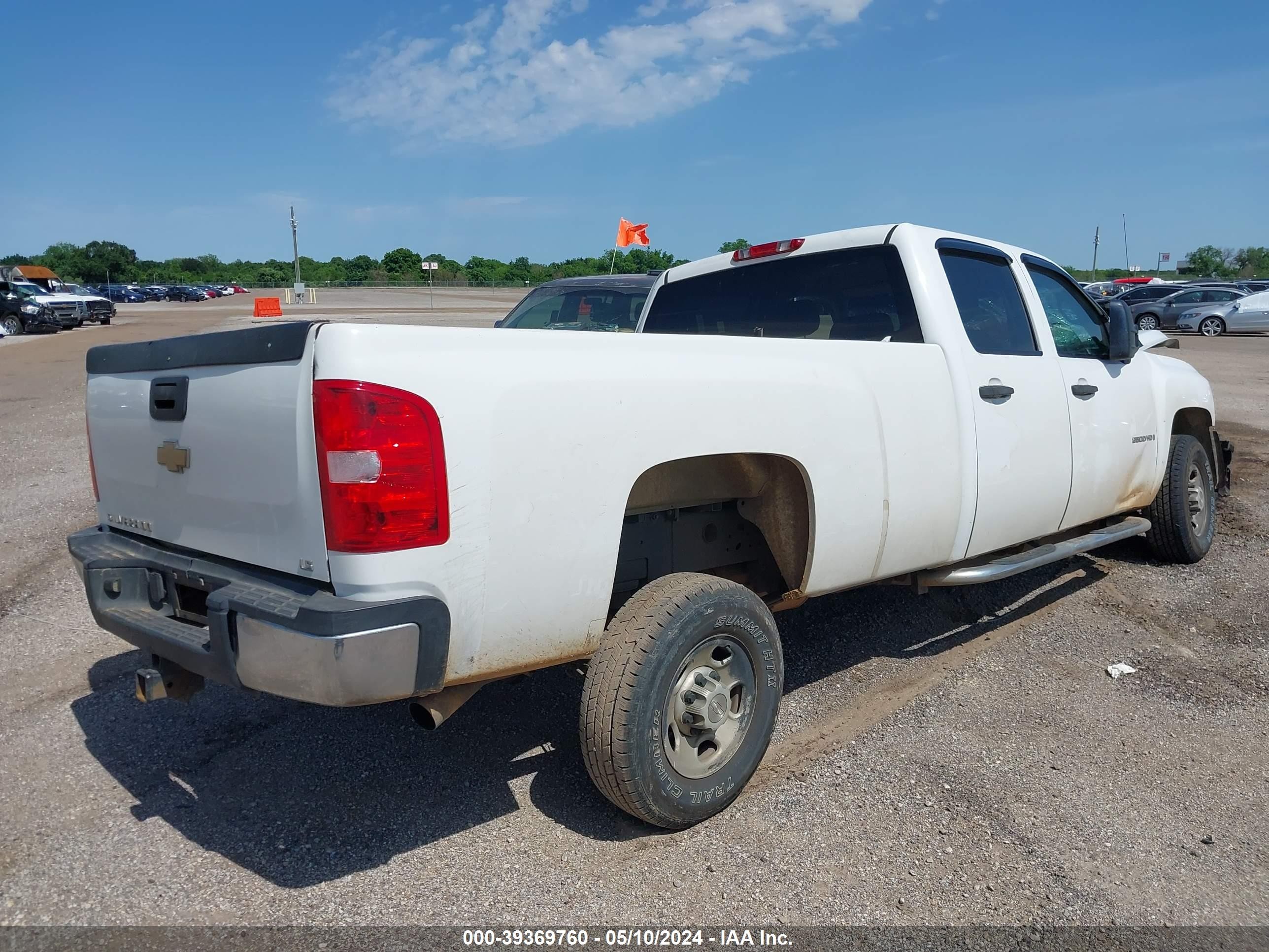 Photo 3 VIN: 1GCHC43K89F103899 - CHEVROLET SILVERADO 