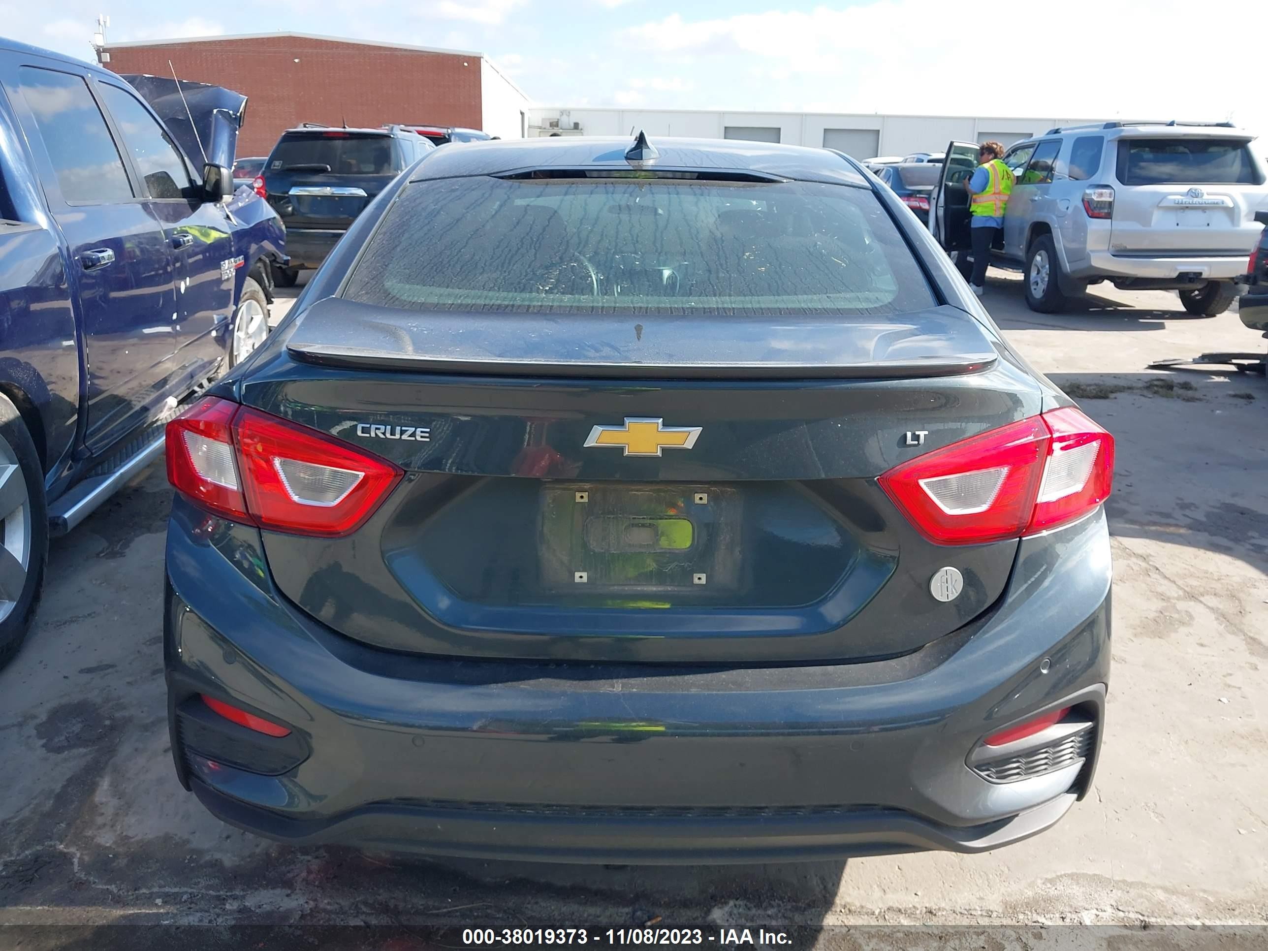 Photo 15 VIN: 1GCHC44K39F189346 - CHEVROLET CRUZE 