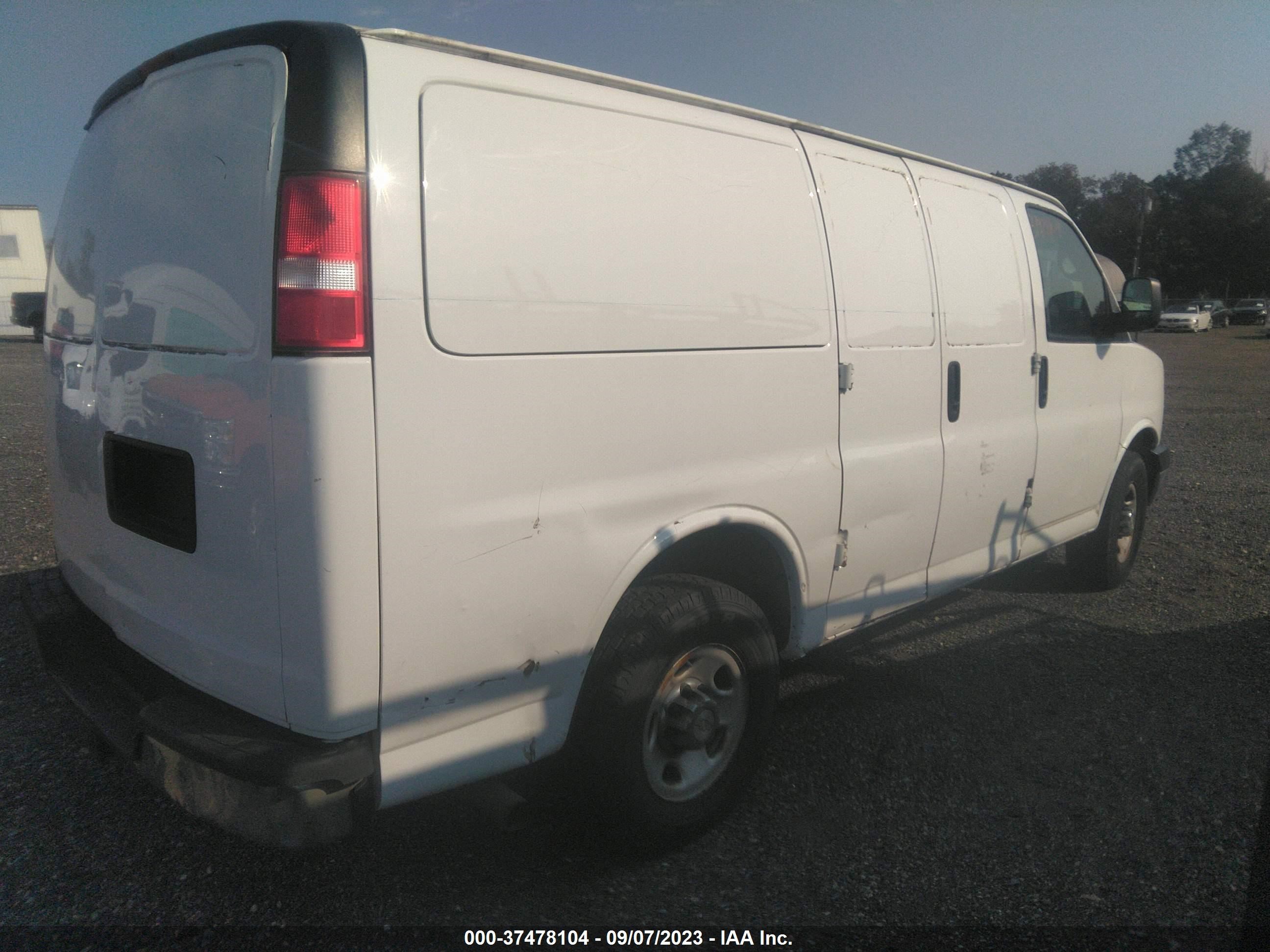 Photo 3 VIN: 1GCHG35C291174808 - CHEVROLET EXPRESS 