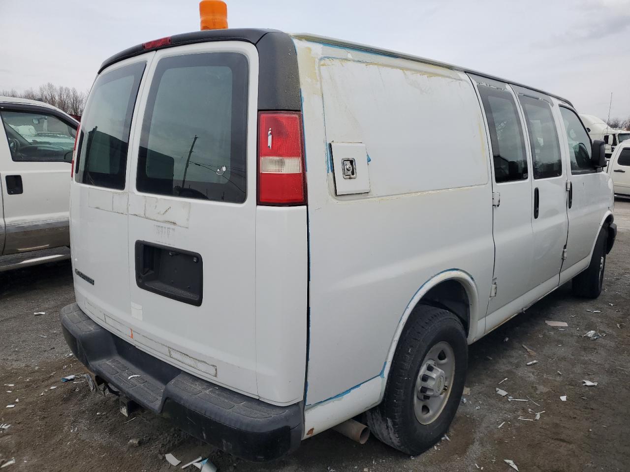 Photo 2 VIN: 1GCHG35K081145443 - CHEVROLET EXPRESS 