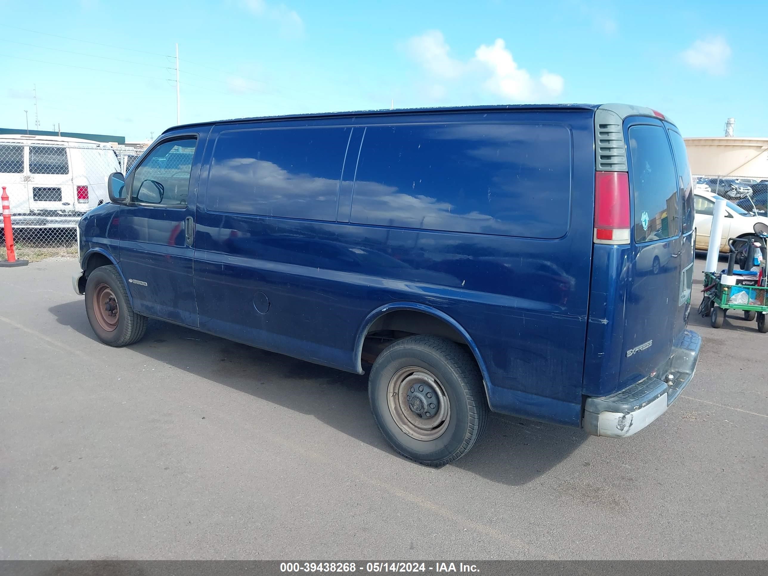 Photo 2 VIN: 1GCHG35R011154940 - CHEVROLET EXPRESS 