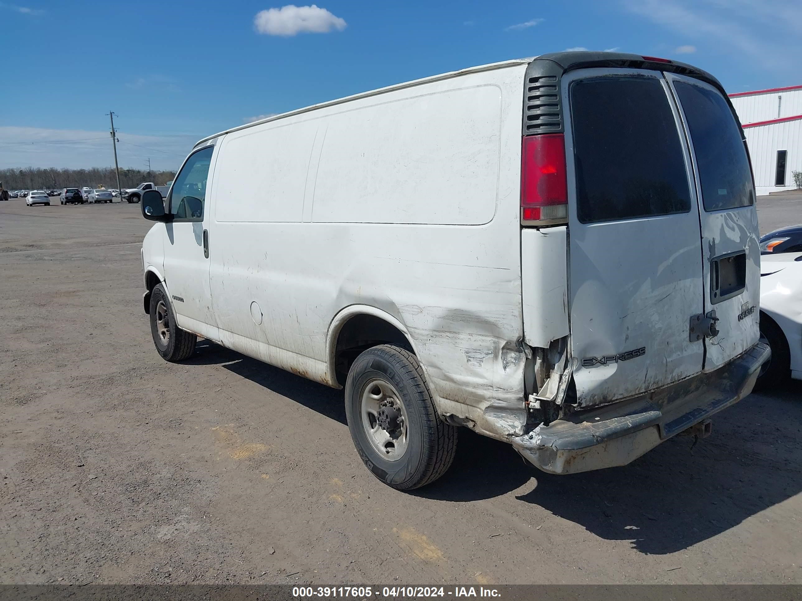 Photo 2 VIN: 1GCHG35R111174968 - CHEVROLET EXPRESS 