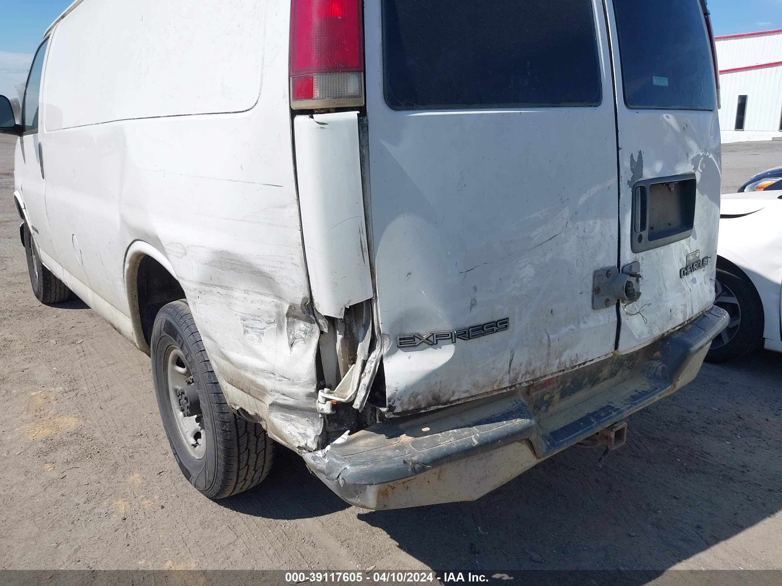 Photo 5 VIN: 1GCHG35R111174968 - CHEVROLET EXPRESS 