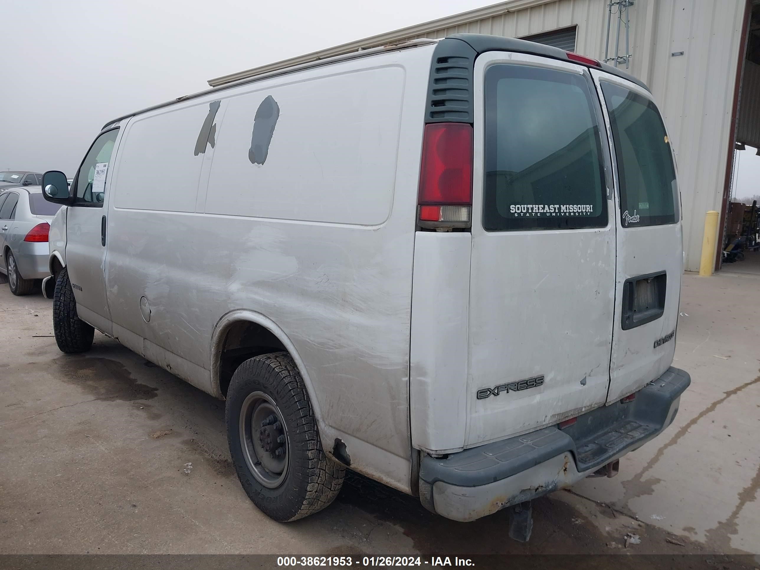 Photo 2 VIN: 1GCHG35R1X1109952 - CHEVROLET EXPRESS 