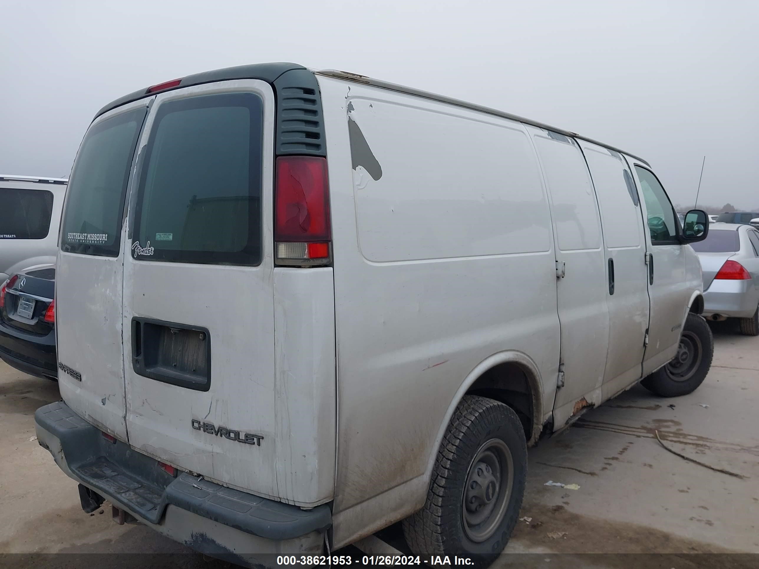 Photo 3 VIN: 1GCHG35R1X1109952 - CHEVROLET EXPRESS 