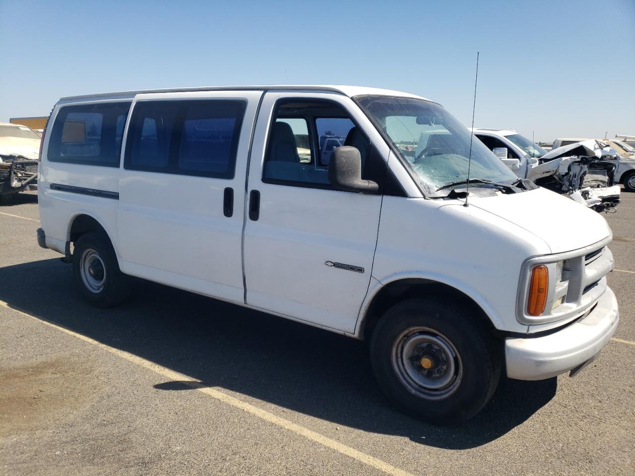 Photo 3 VIN: 1GCHG35R2V1081351 - CHEVROLET EXPRESS 