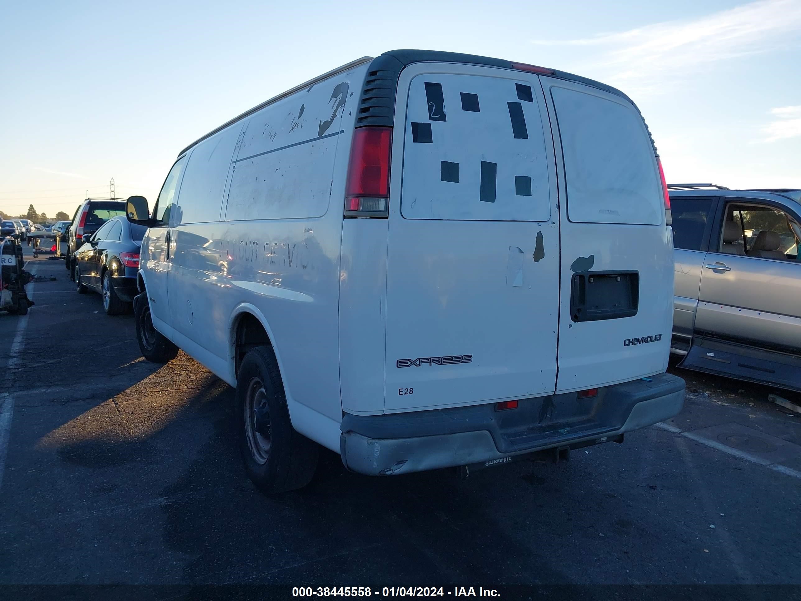 Photo 2 VIN: 1GCHG35R4X1104938 - CHEVROLET EXPRESS 